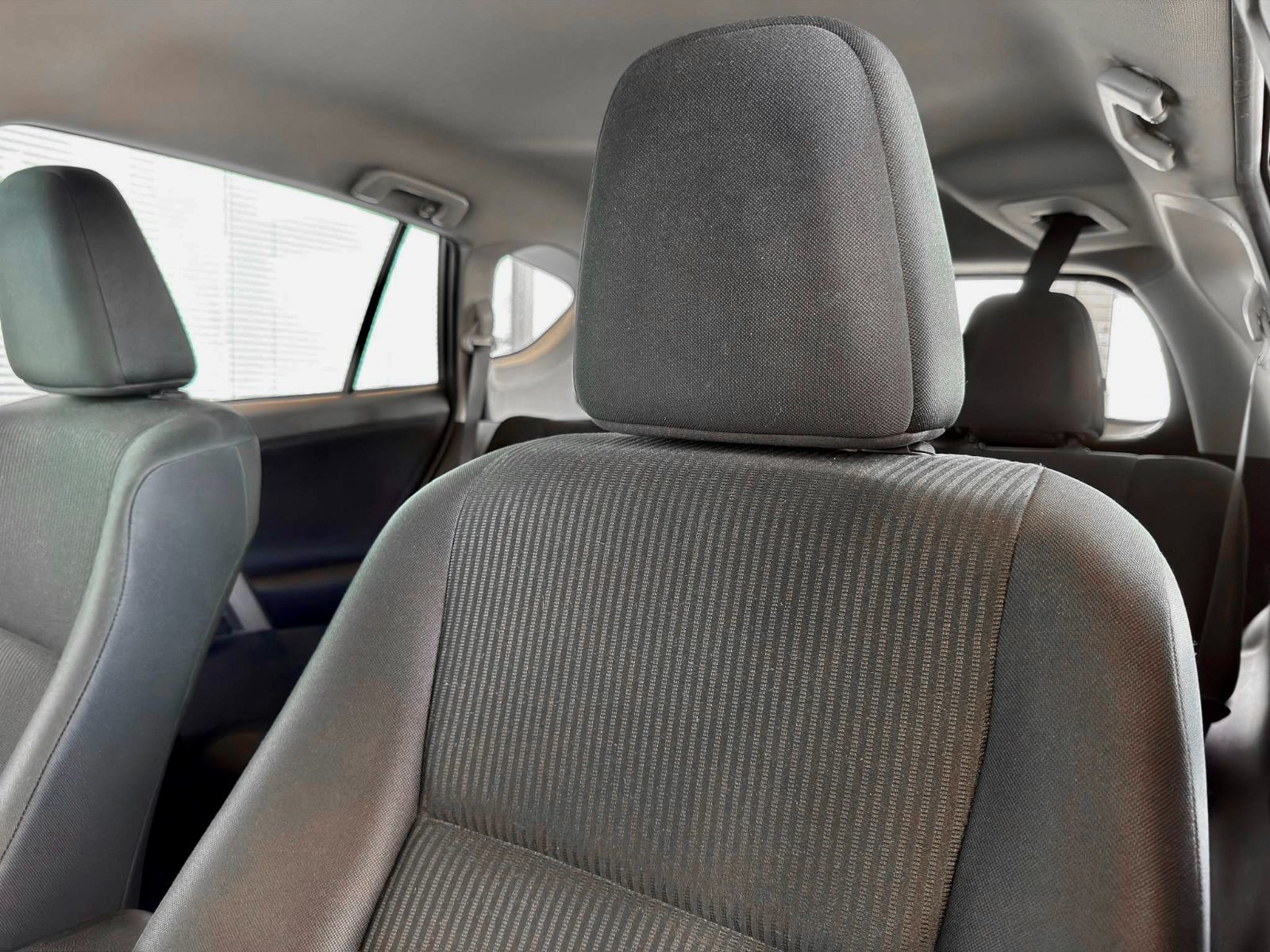 Toyota RAV4 LE 2018-15