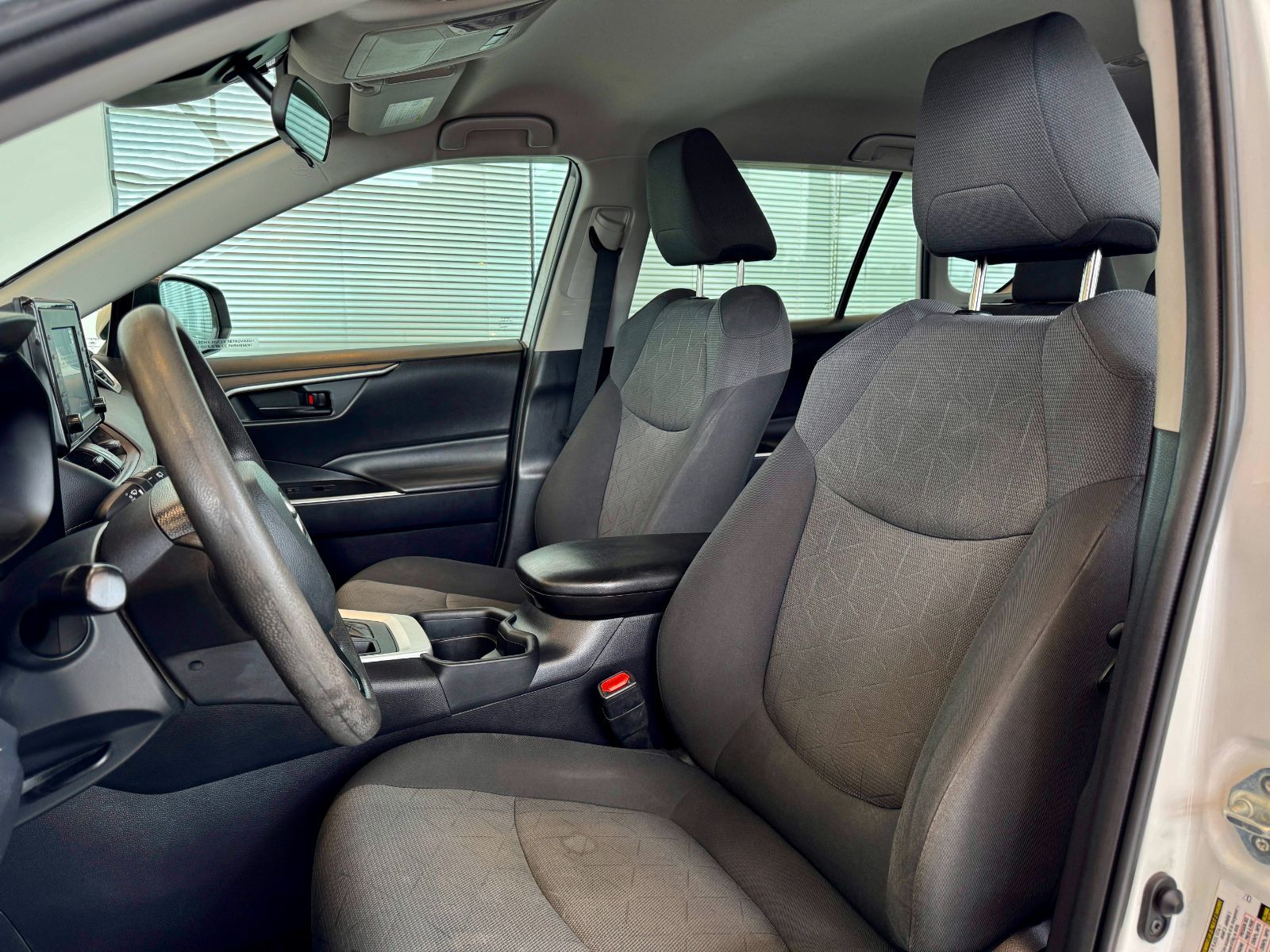 Toyota RAV4 LE 2020-13
