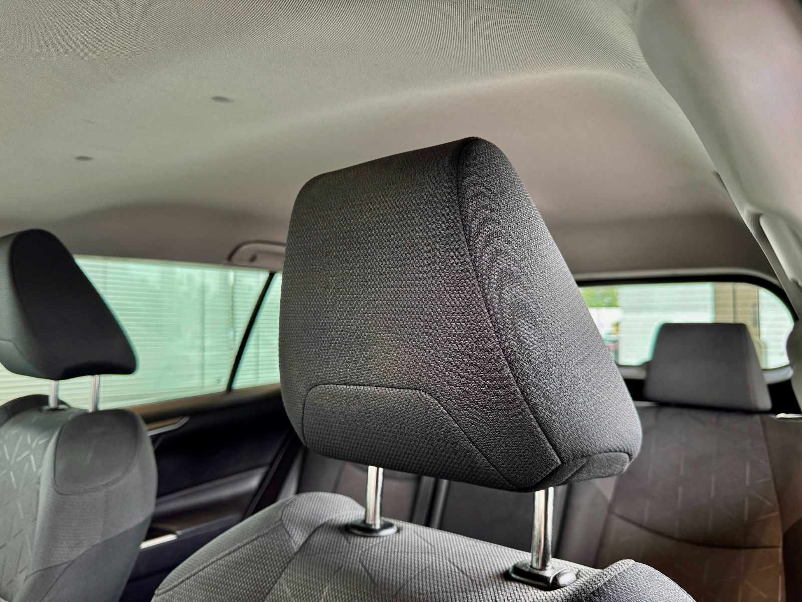 Toyota RAV4 LE 2020-15