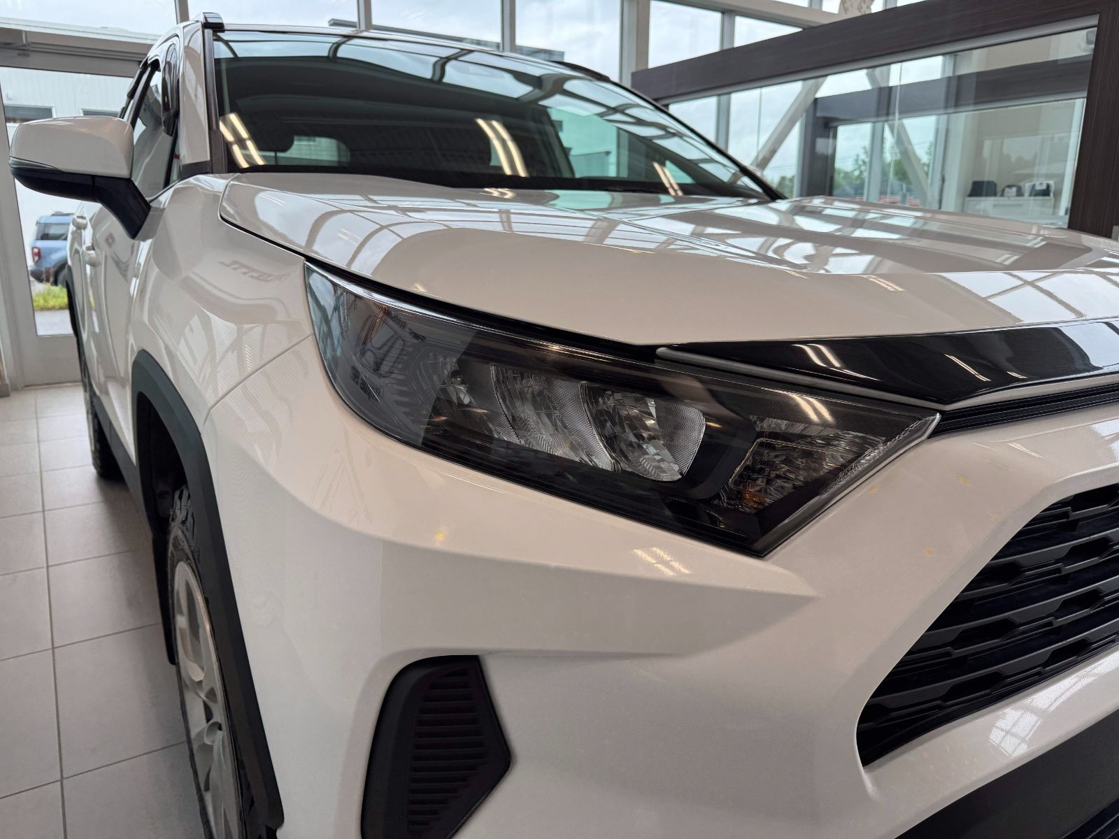 Toyota RAV4 LE 2020-7