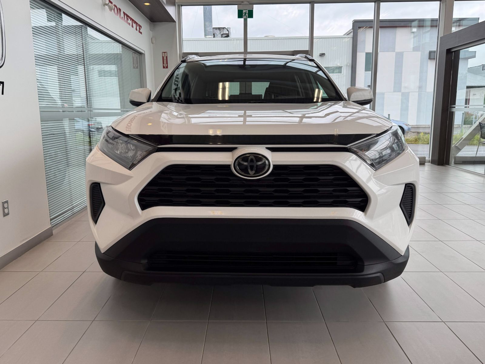 Toyota RAV4 LE 2020-3