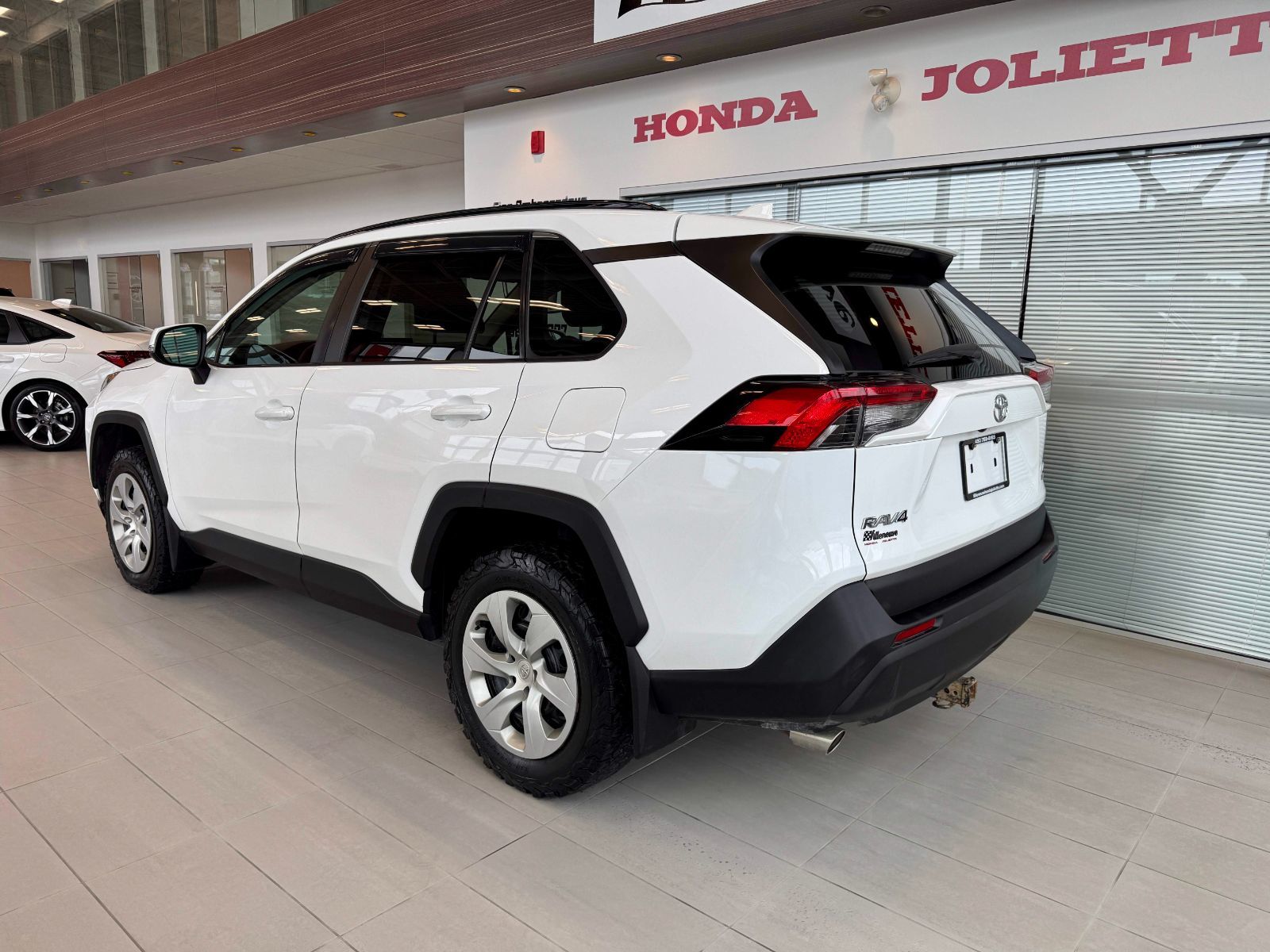 Toyota RAV4 LE 2020-9