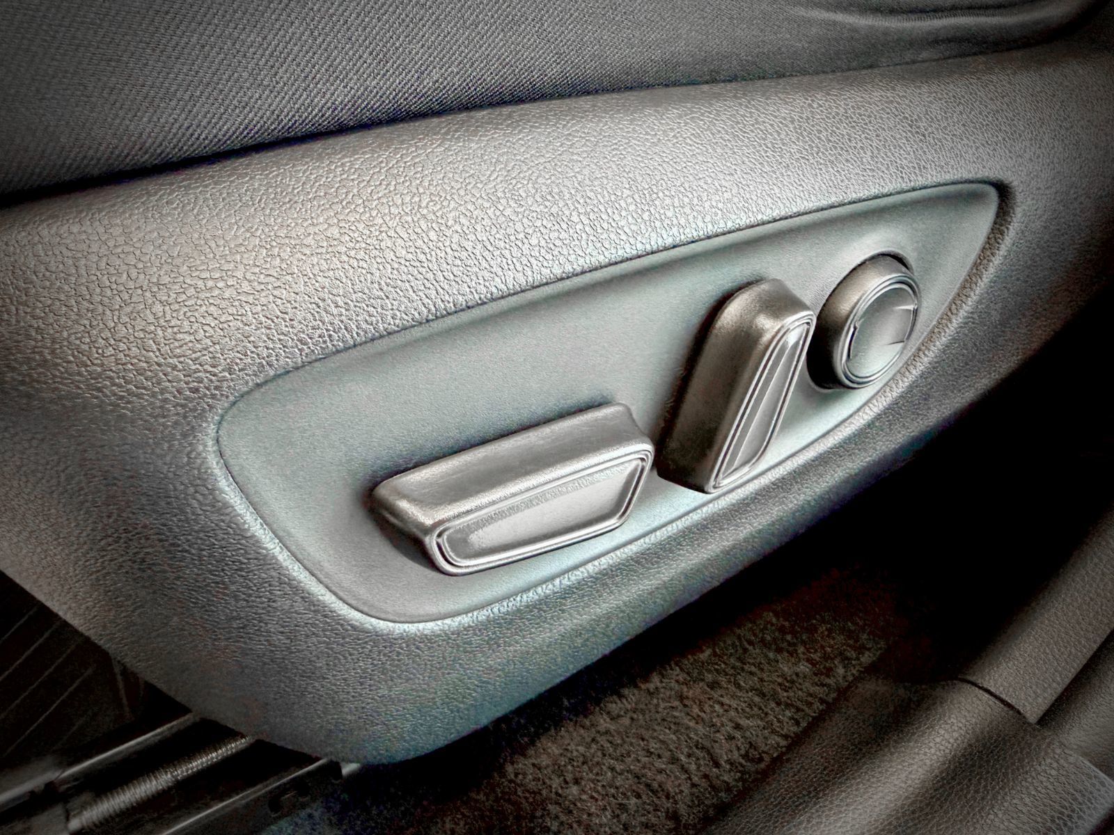 2020 Toyota RAV4 XLE AWD-20