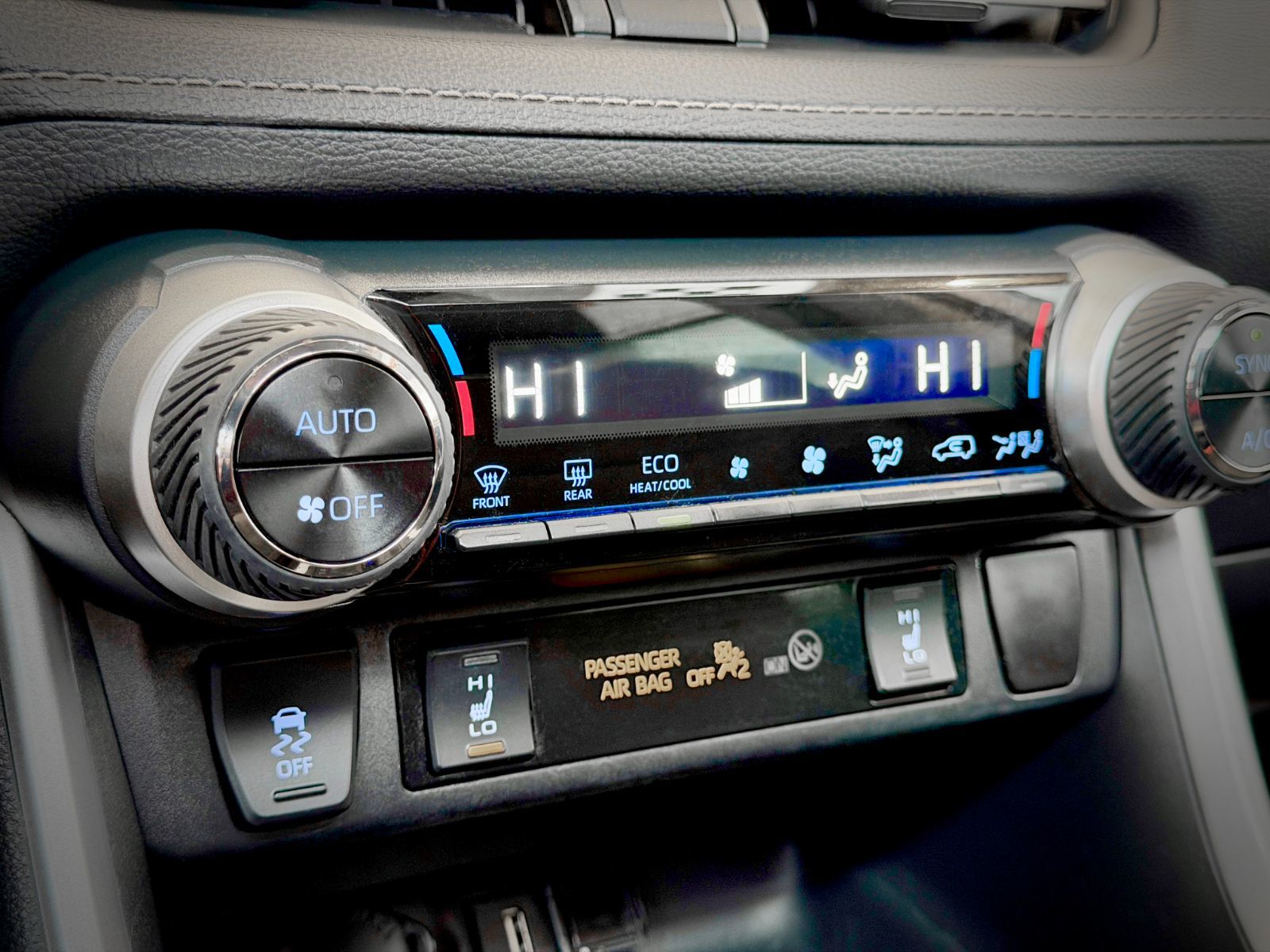 2020 Toyota RAV4 XLE AWD-31