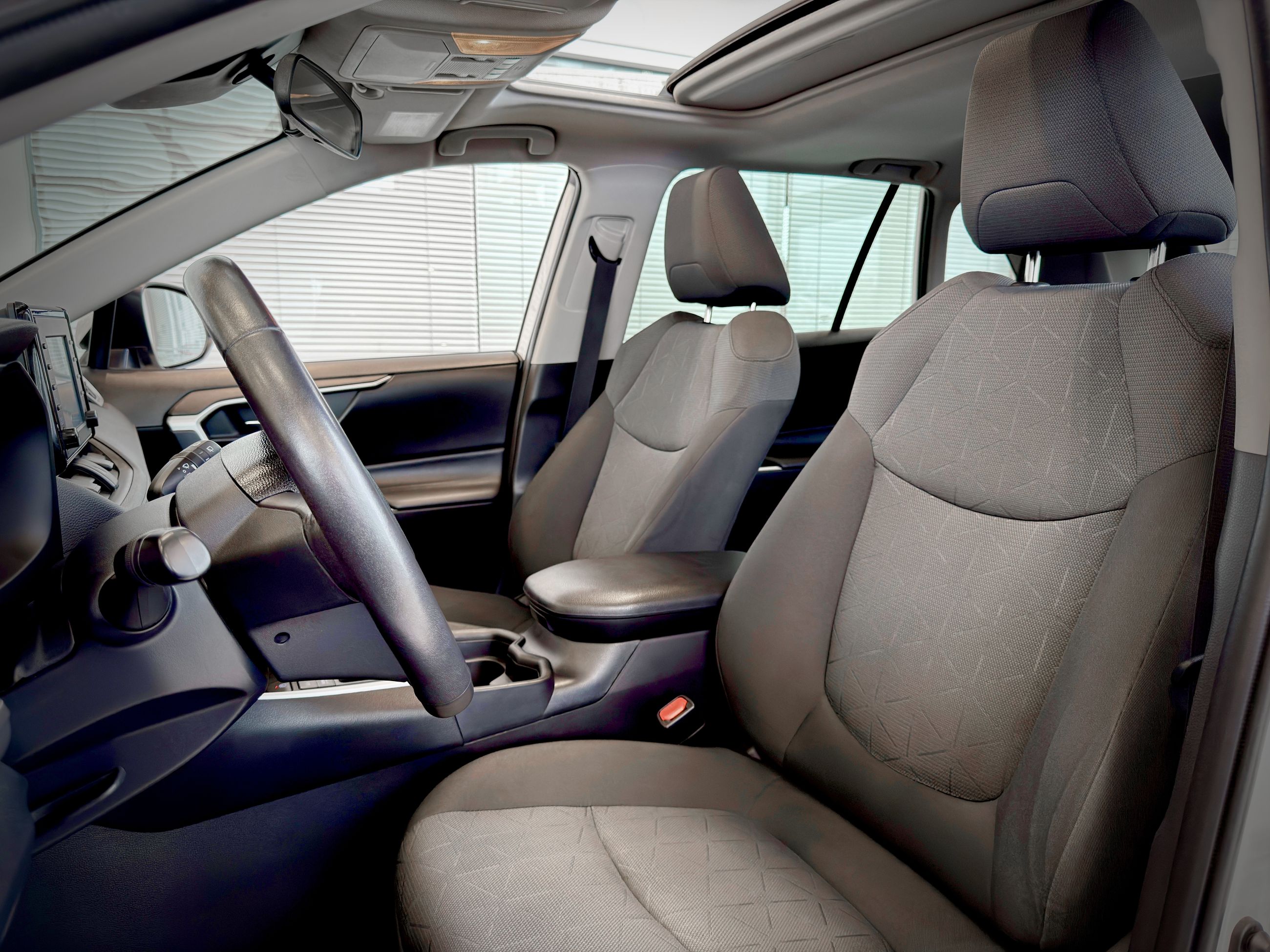 2020 Toyota RAV4 XLE AWD-18