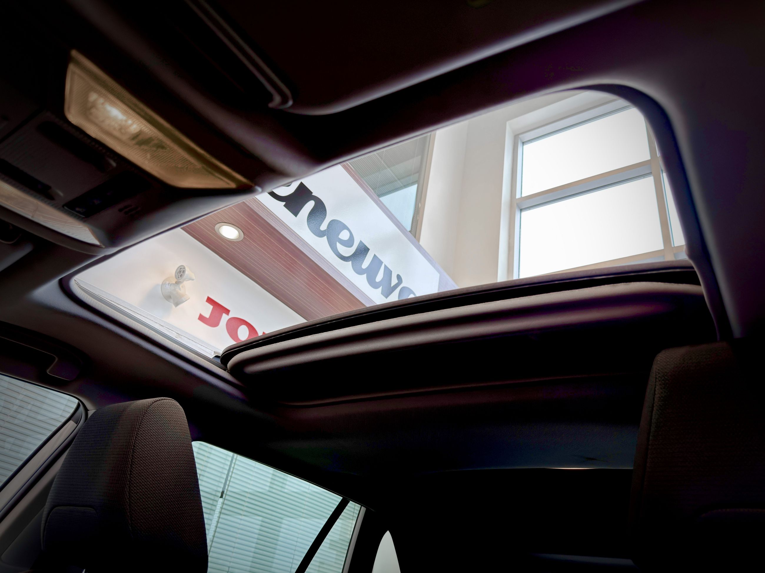 2020 Toyota RAV4 XLE AWD-17