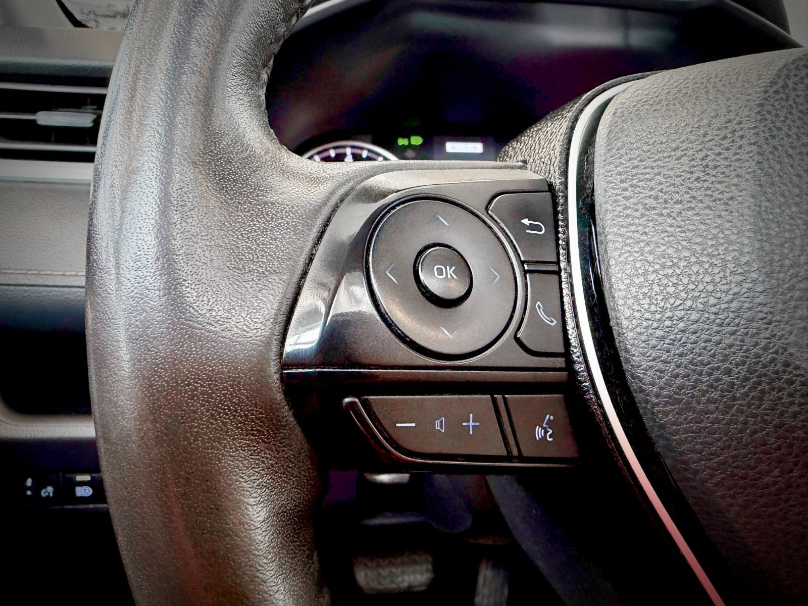 2020 Toyota RAV4 XLE AWD-27