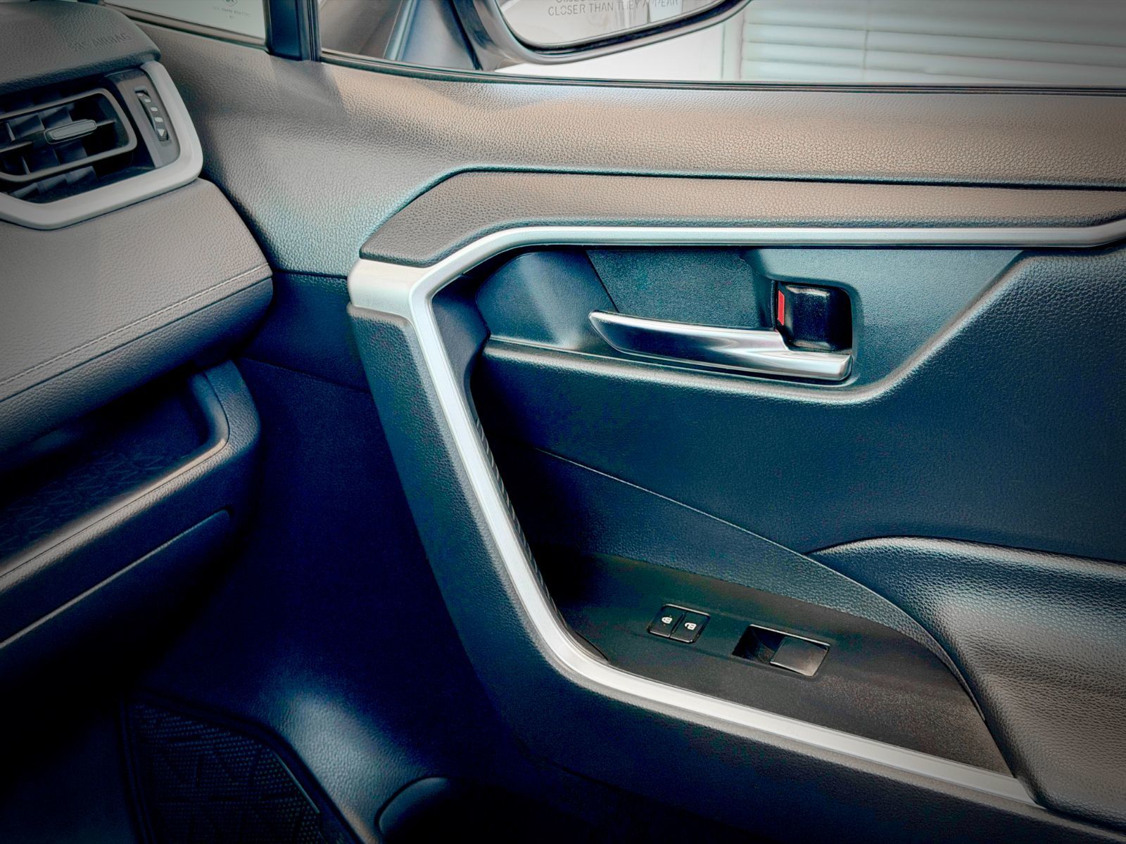 2020 Toyota RAV4 XLE AWD-33