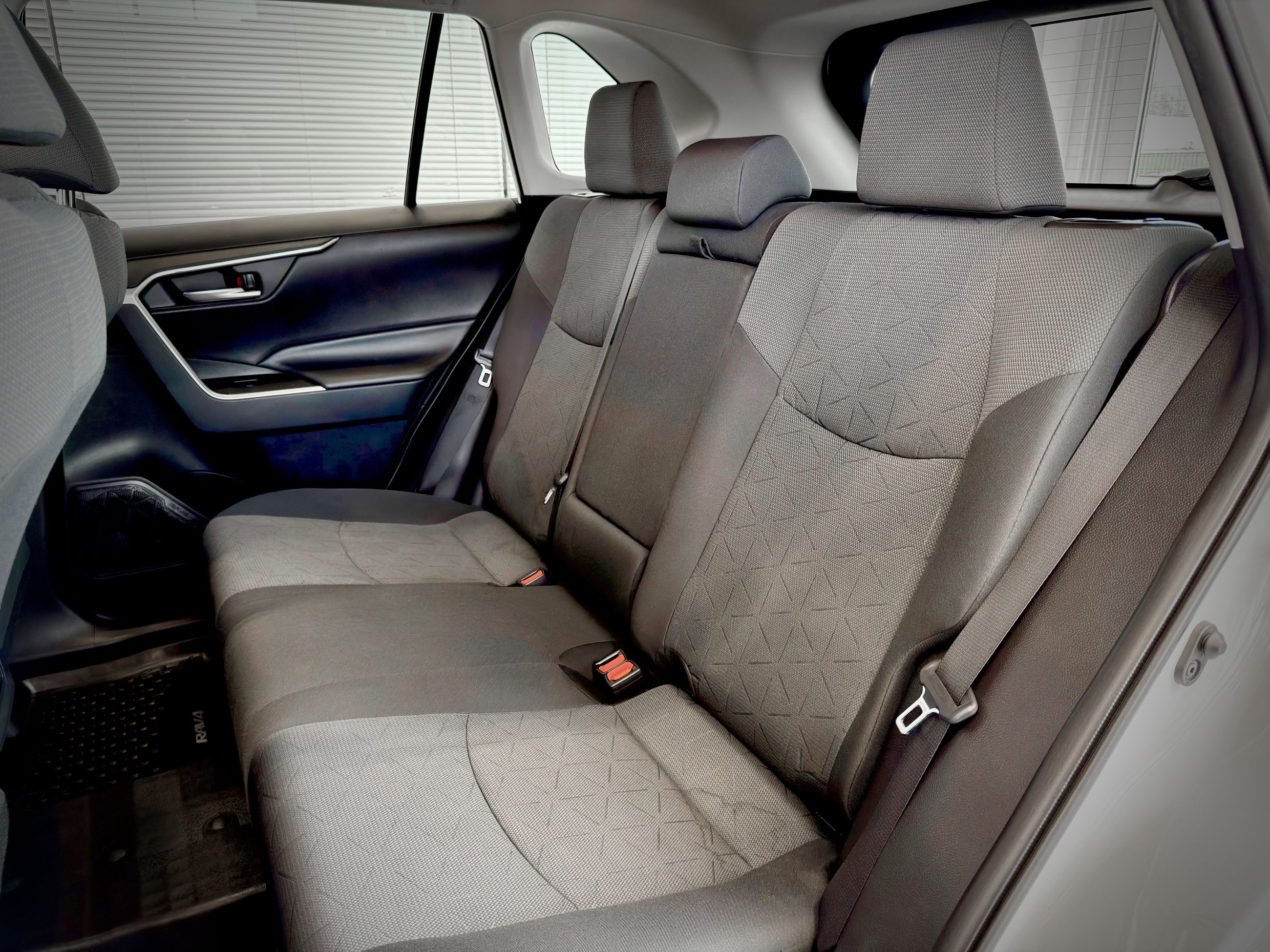 2020 Toyota RAV4 XLE AWD-21