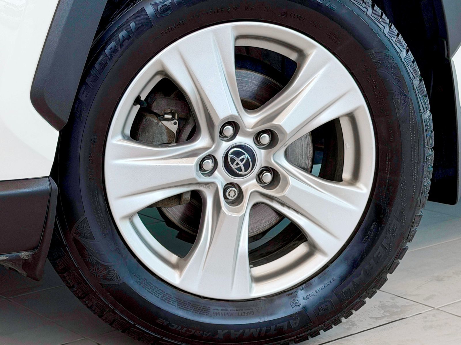 2020 Toyota RAV4 XLE AWD-14