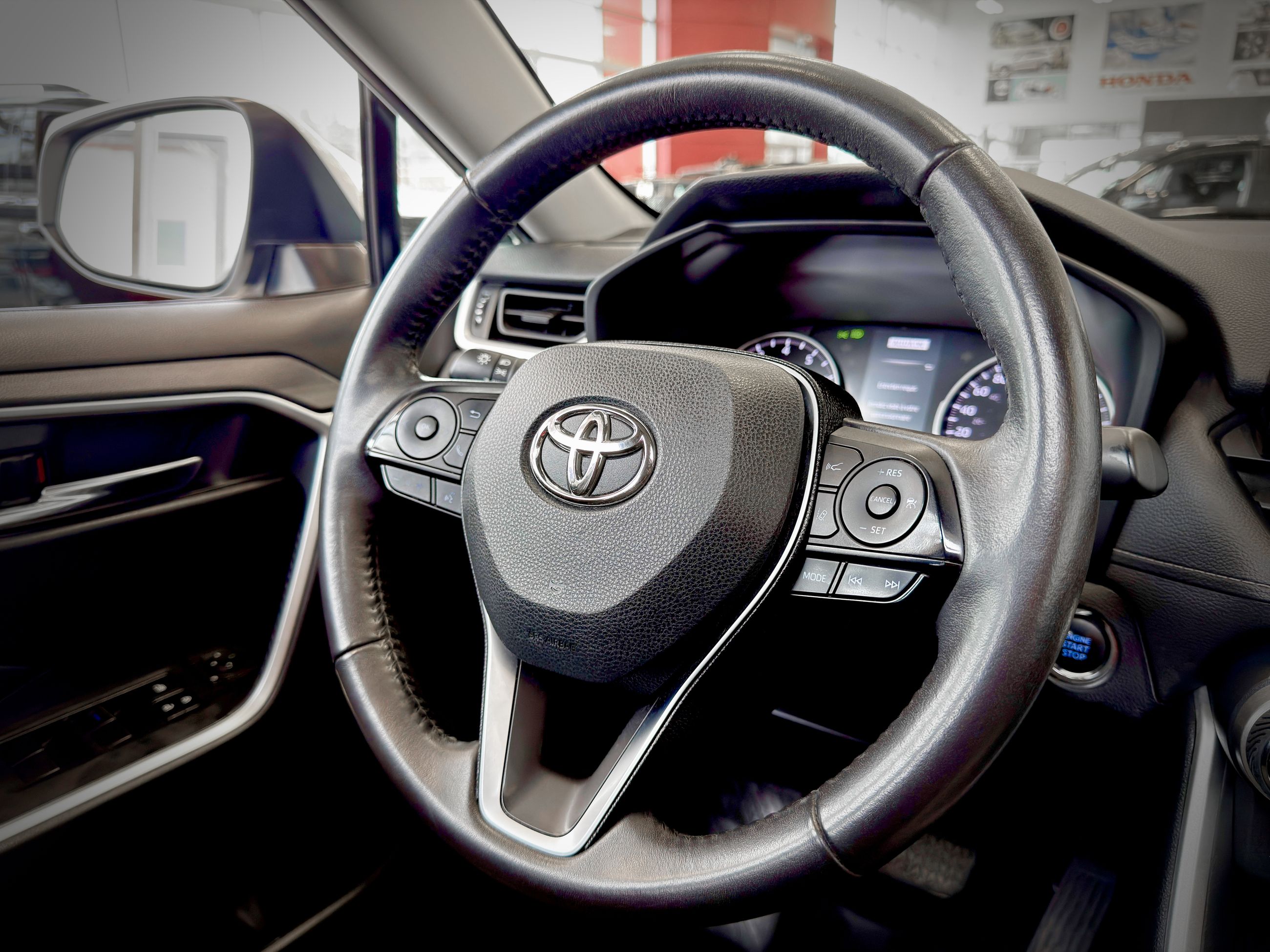 2020 Toyota RAV4 XLE AWD-25