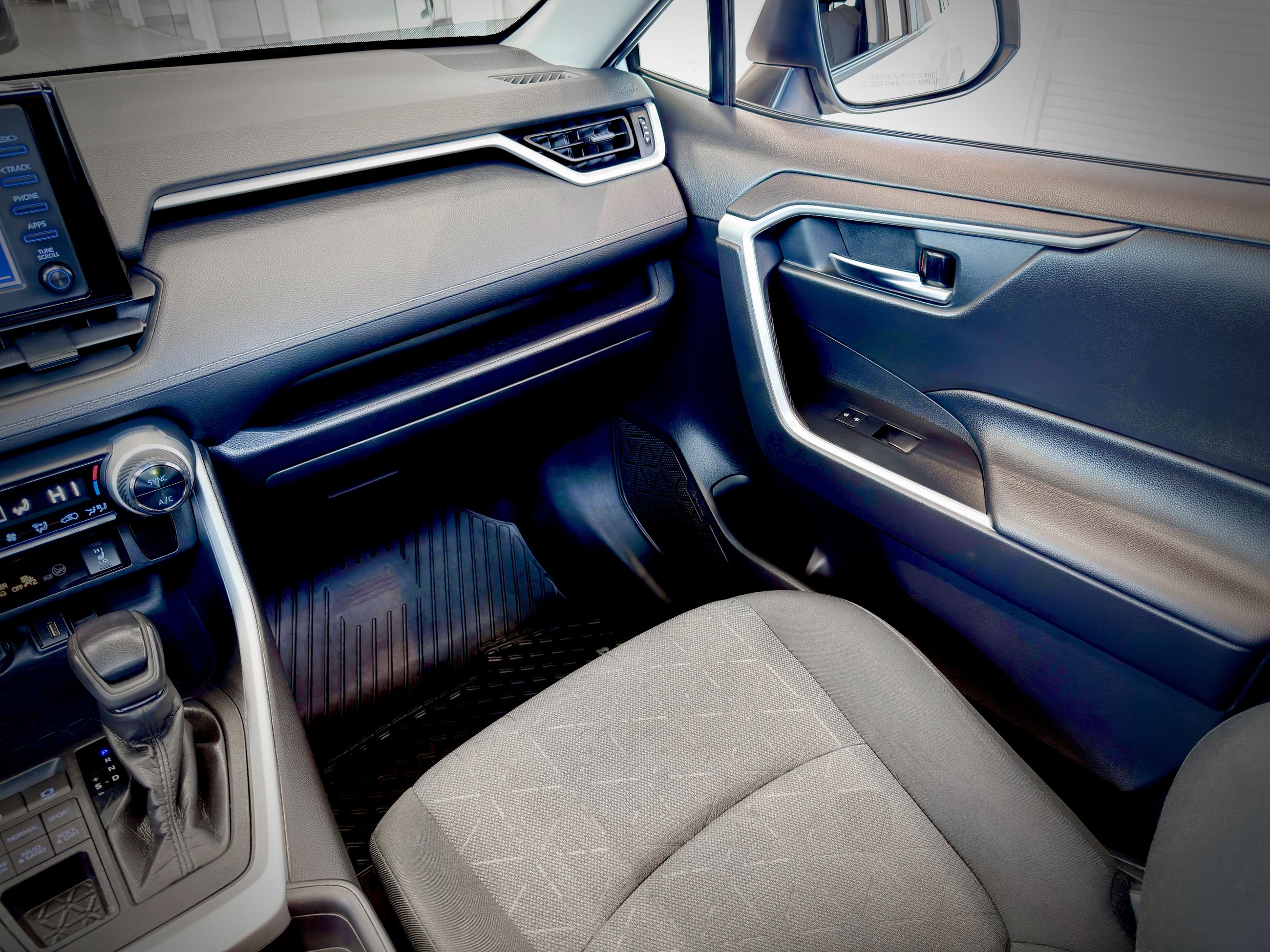 2020 Toyota RAV4 XLE AWD-24