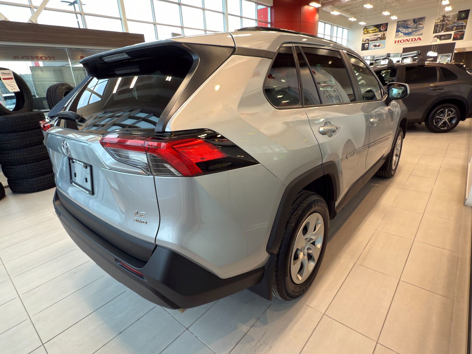 Toyota RAV4 LE AWD 2021-12