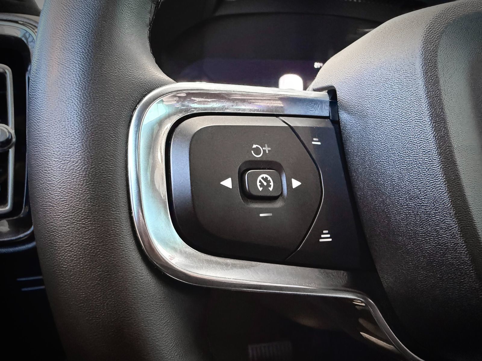 2024 Volvo C40 Recharge Pure Electric Core-25