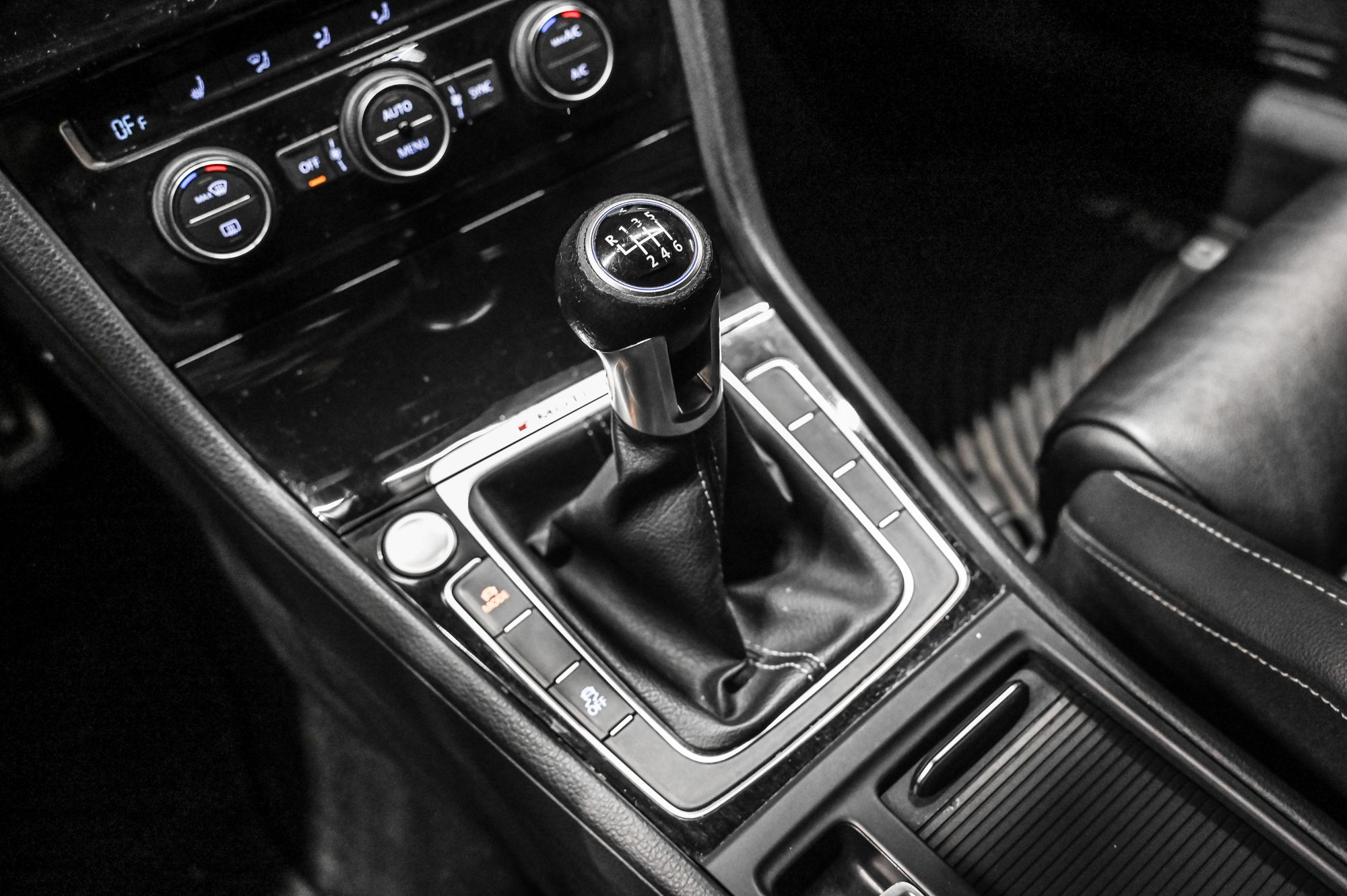 2016 Volkswagen Golf R in Dorval, Quebec