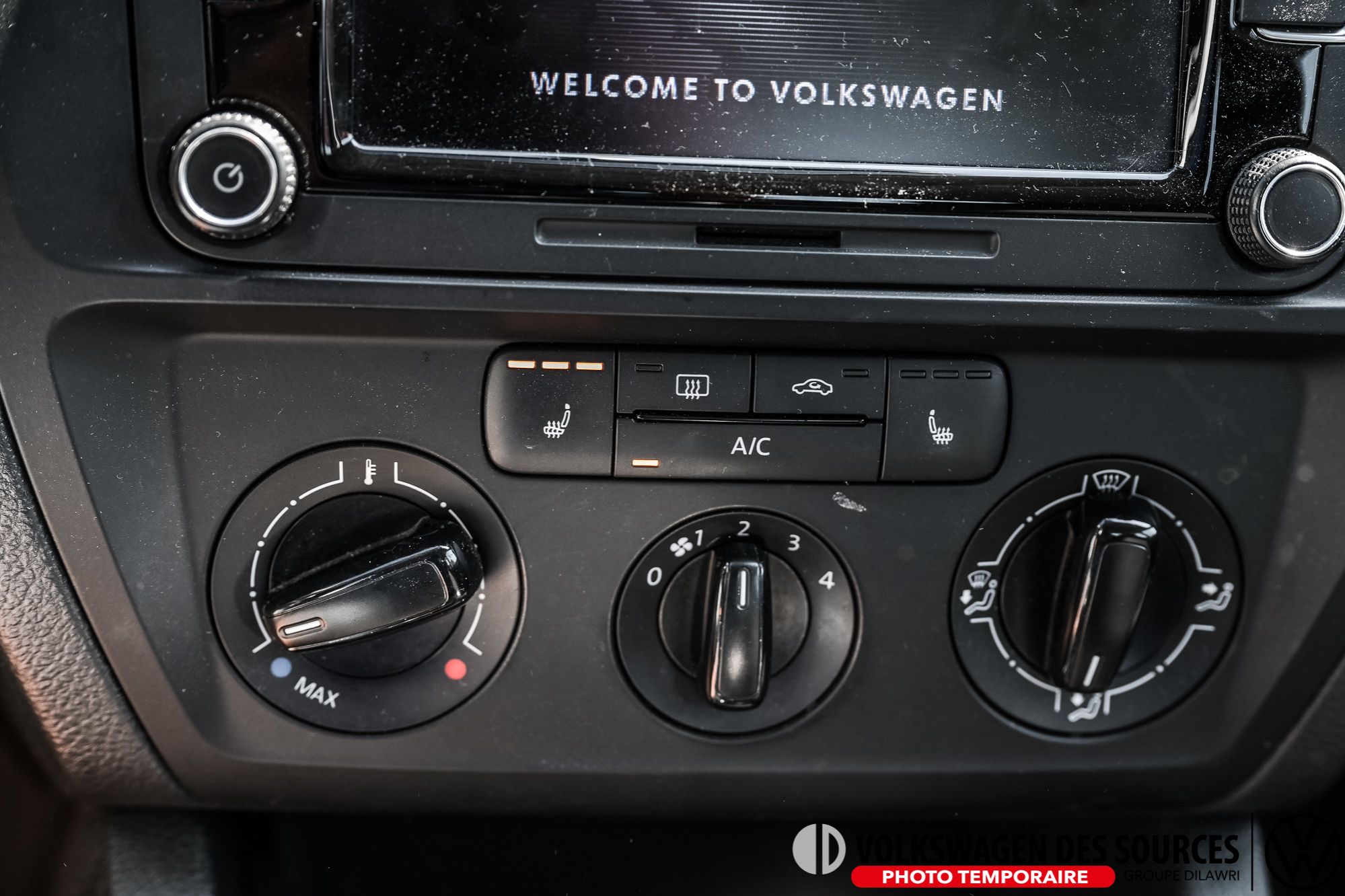 Photo Volkswagen Jetta Trendline 2.0 6sp at 2015 #8