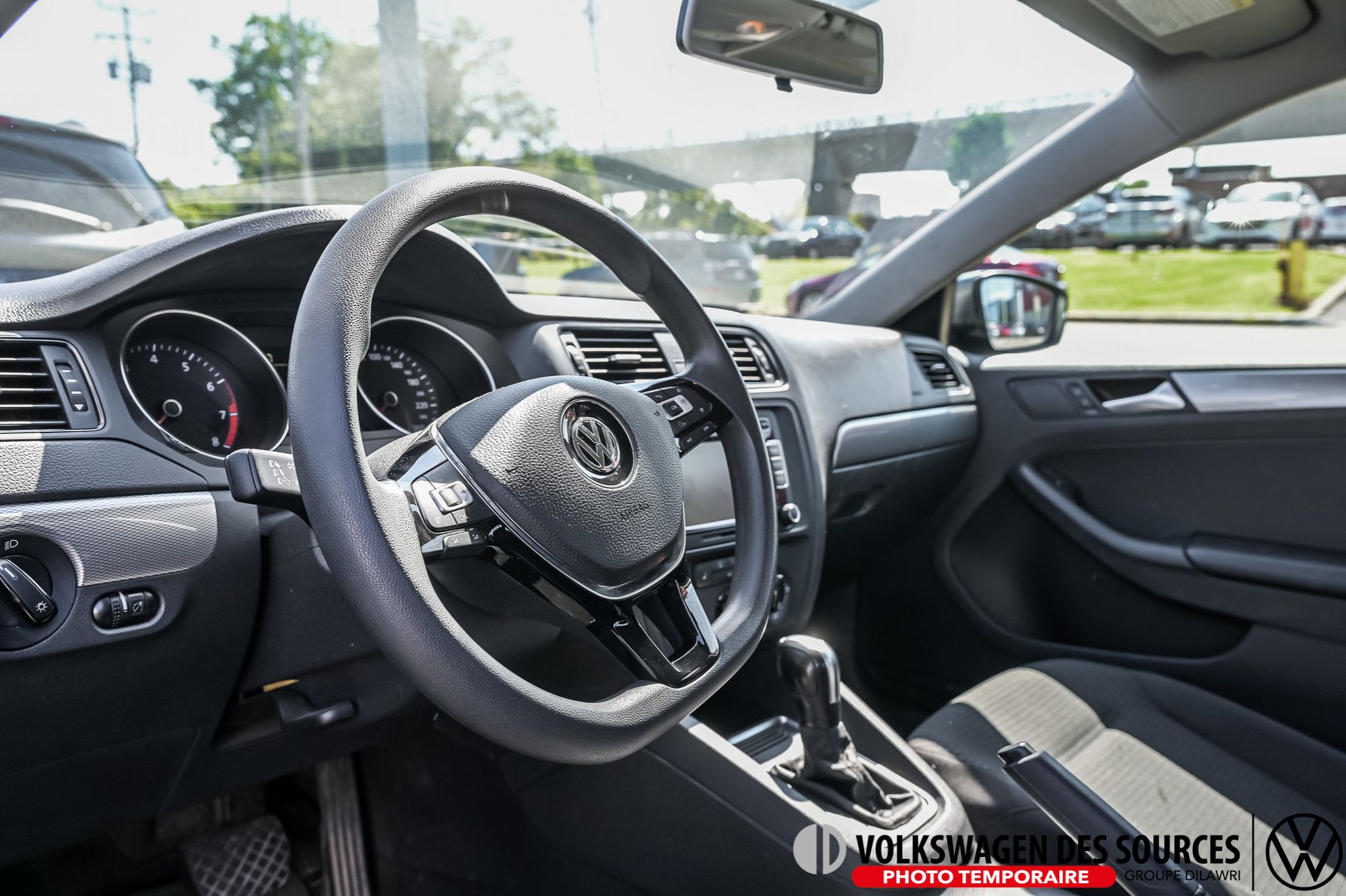 Photo Volkswagen Jetta Trendline 2.0 6sp at 2015 #4