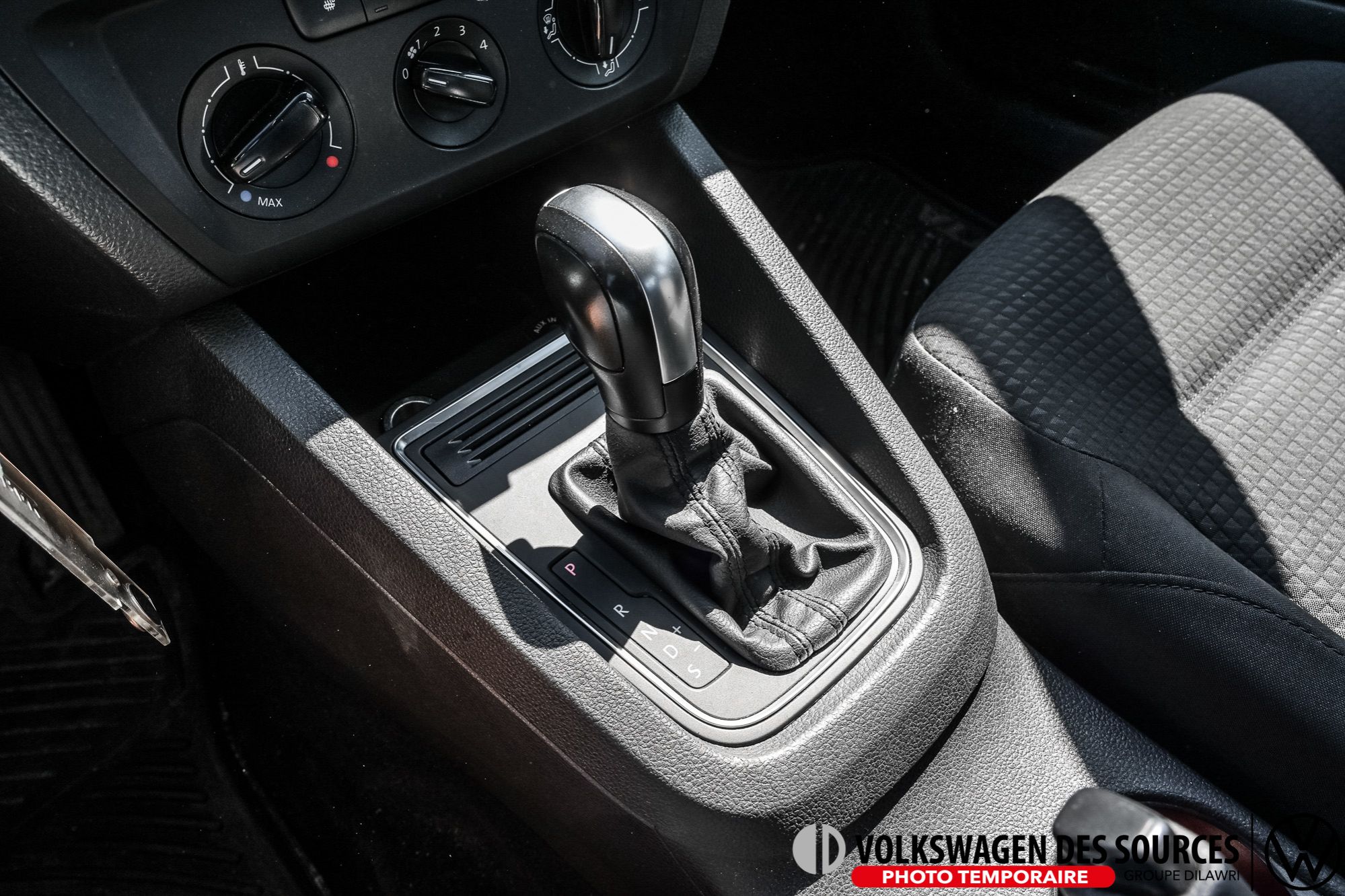 Photo Volkswagen Jetta Trendline 2.0 6sp at 2015 #7