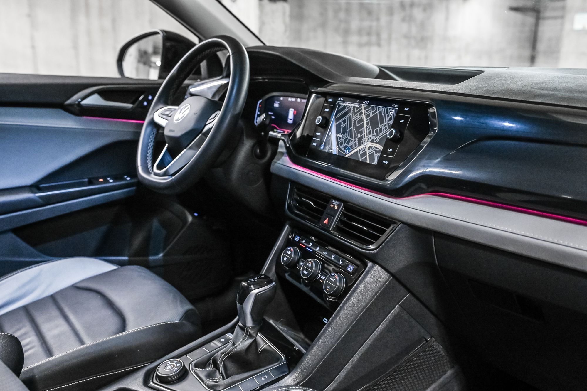 Volkswagen Taos  2023 à Dorval, Québec