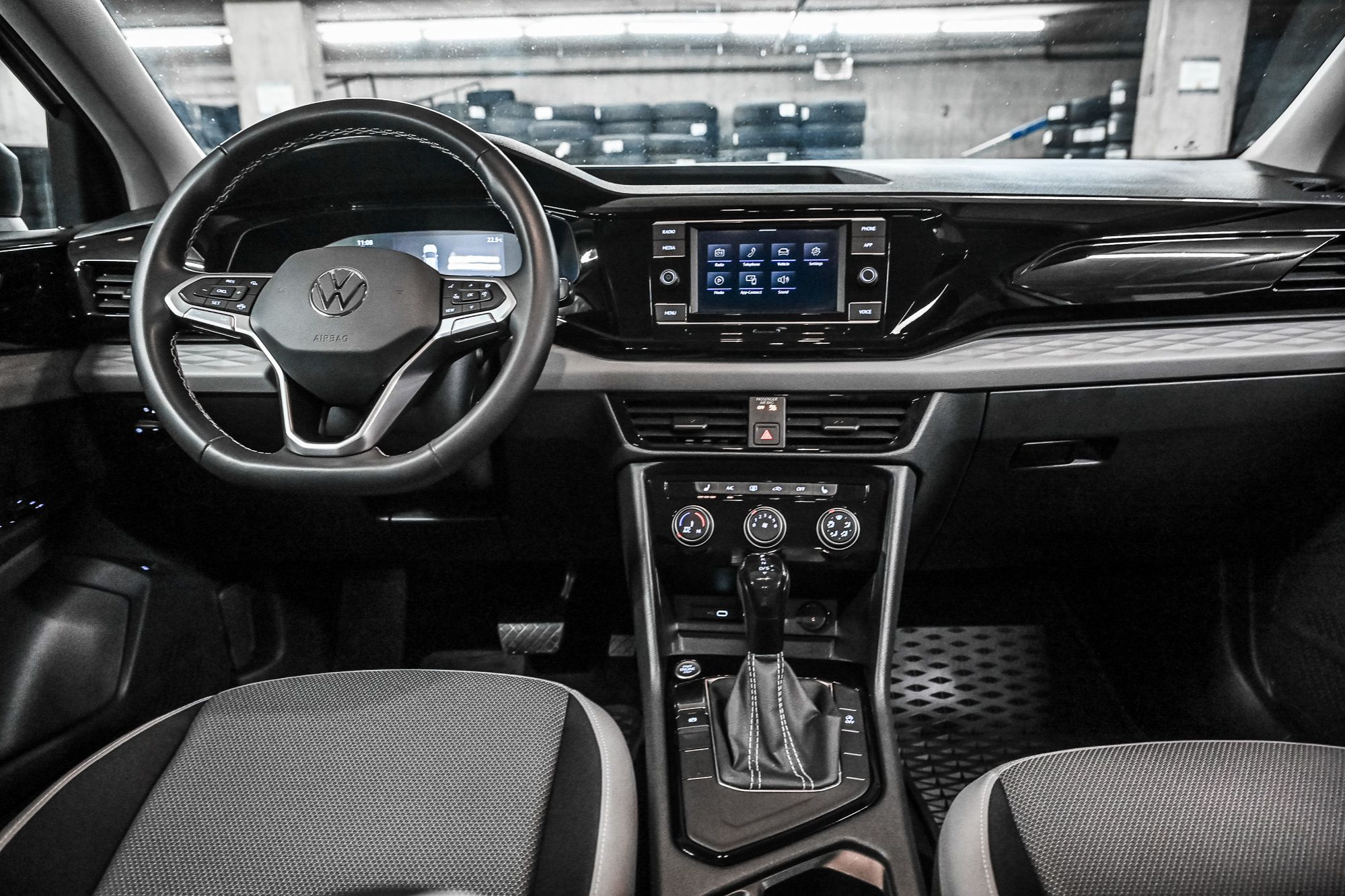 Volkswagen Taos  2023 à Dorval, Québec