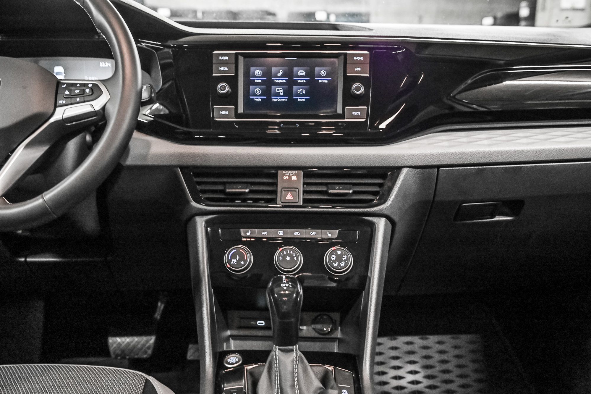 Volkswagen Taos  2023 à Dorval, Québec