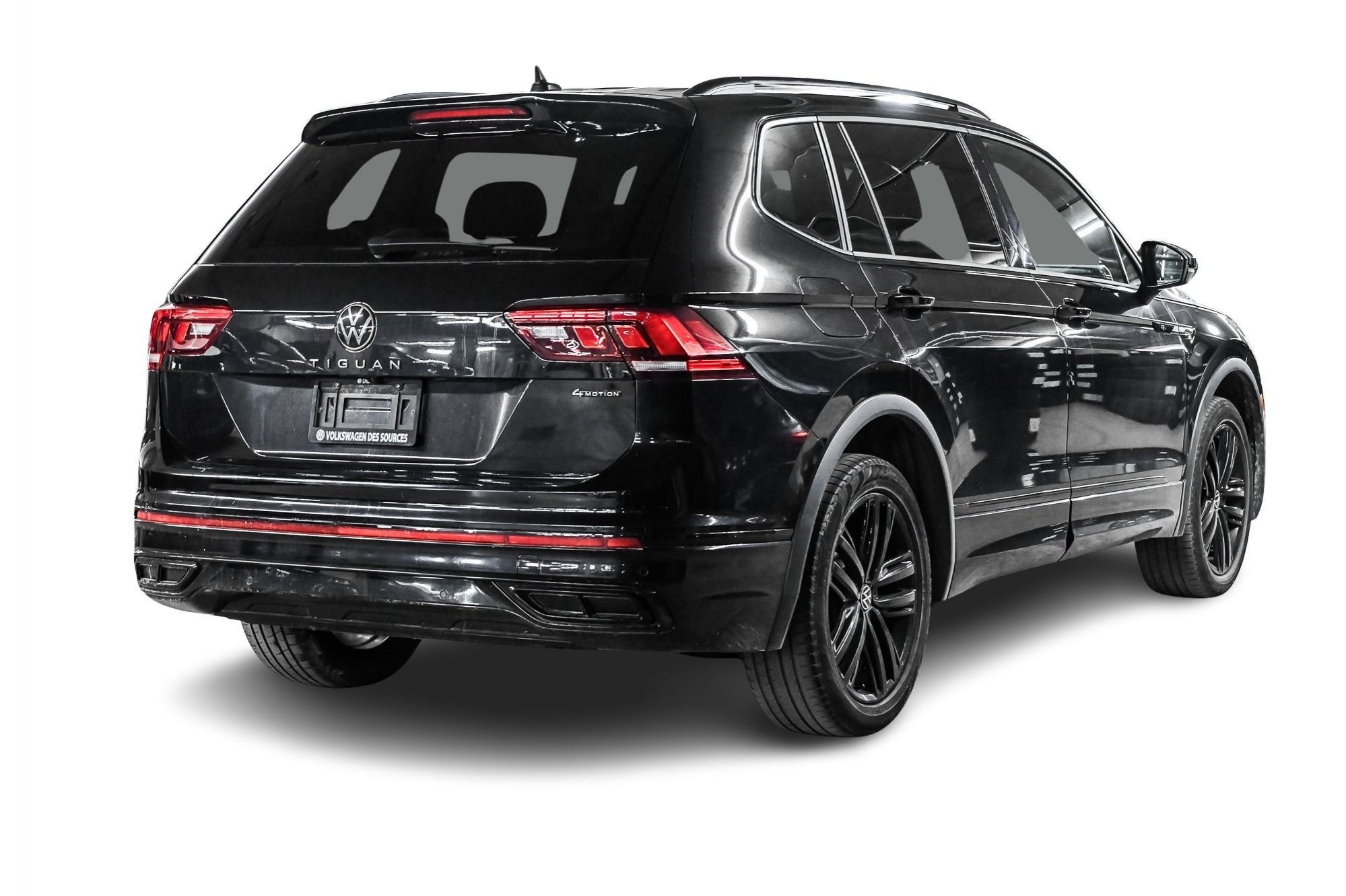 Photo Volkswagen Tiguan Comfortline R-Line Black 2.0T 8sp at w/Tip 4M 2022 #5