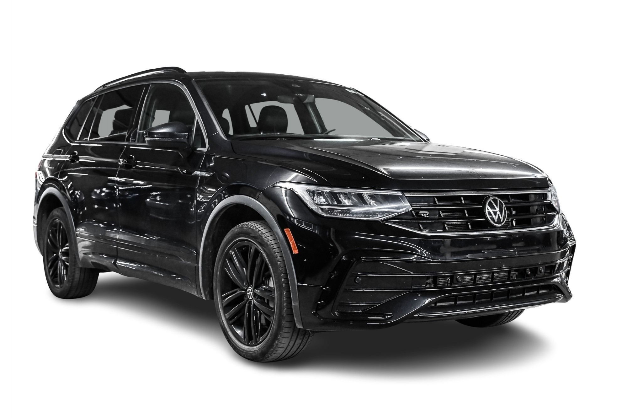 Photo Volkswagen Tiguan Comfortline R-Line Black 2.0T 8sp at w/Tip 4M 2022 #3
