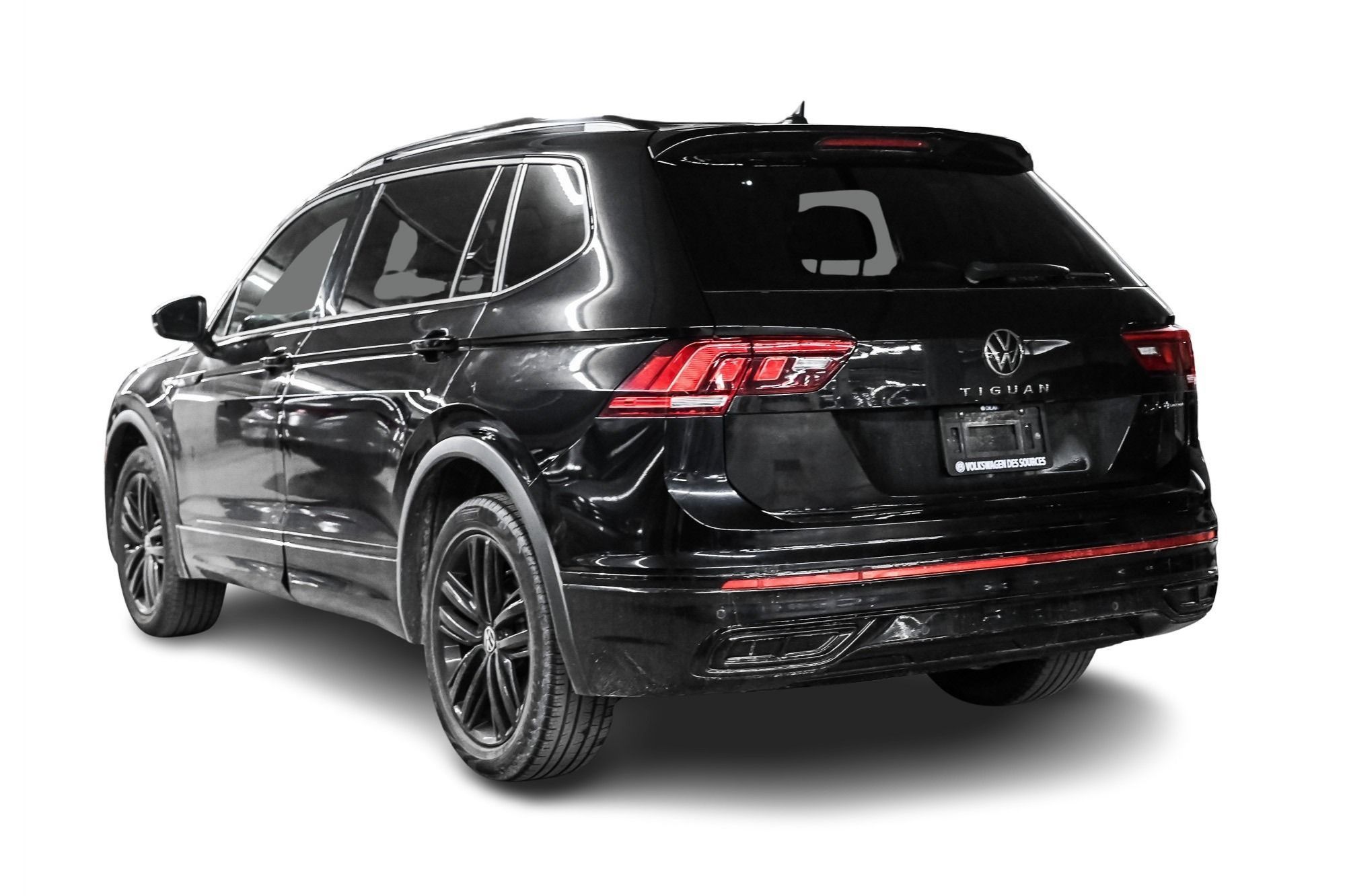 Photo Volkswagen Tiguan Comfortline R-Line Black 2.0T 8sp at w/Tip 4M 2022 #7