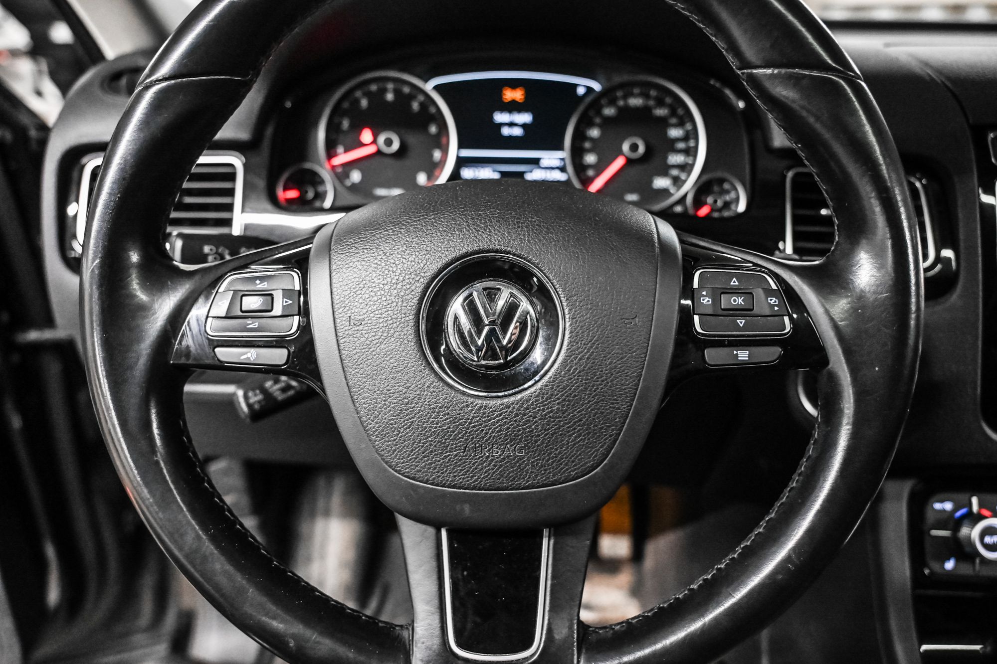 2017 Volkswagen Touareg in Dorval, Quebec