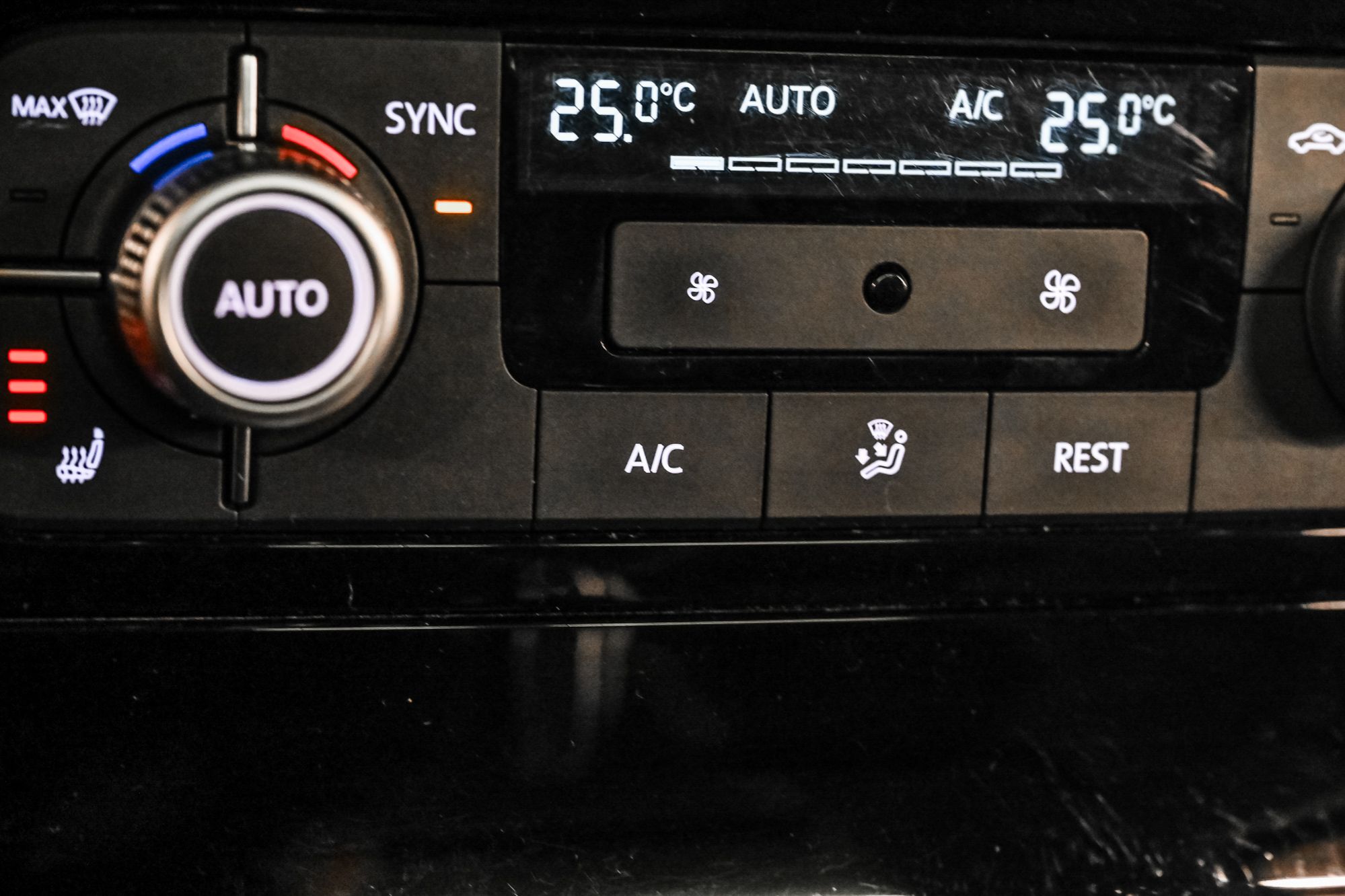 2017 Volkswagen Touareg in Dorval, Quebec