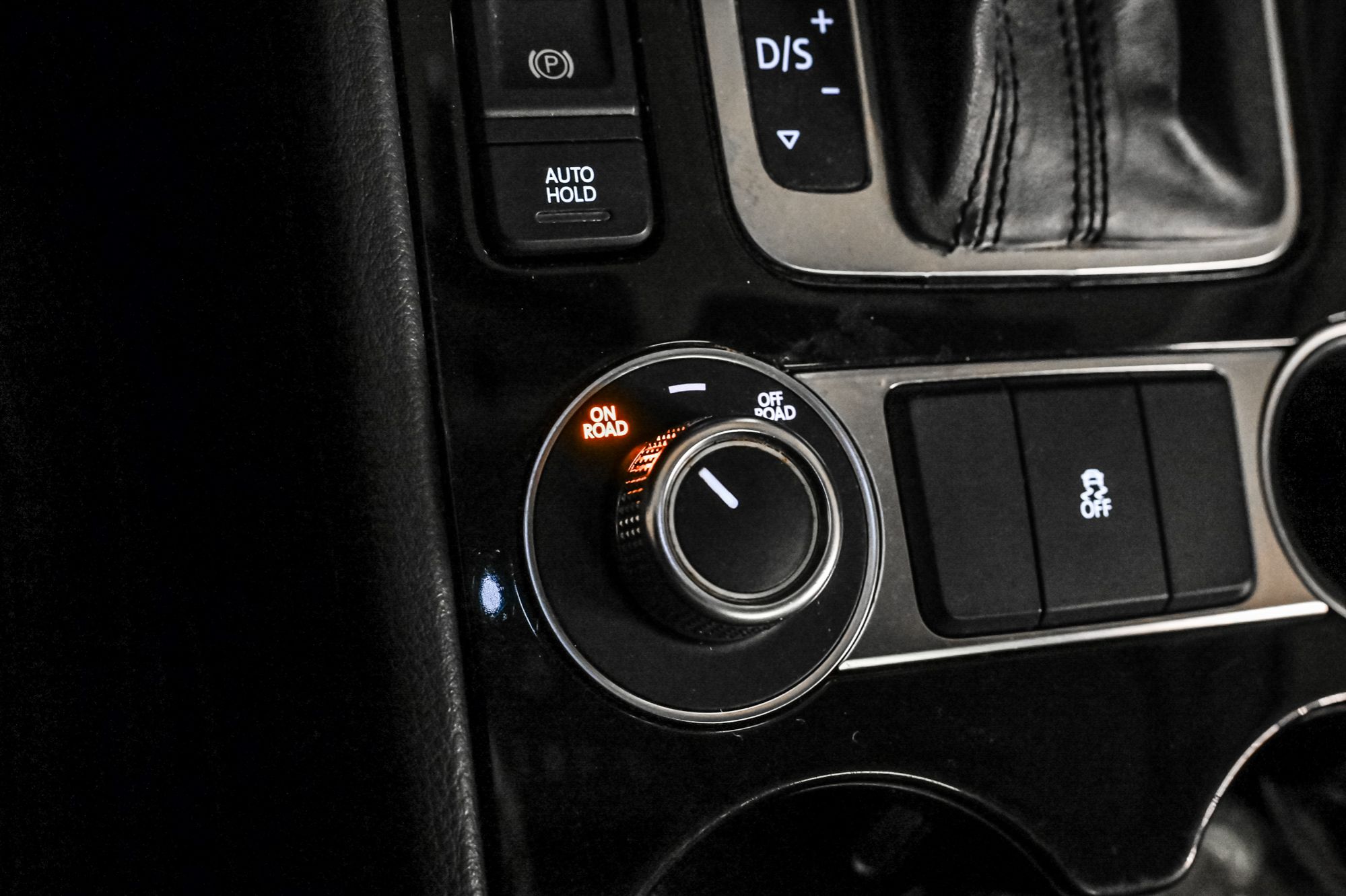 2017 Volkswagen Touareg in Dorval, Quebec