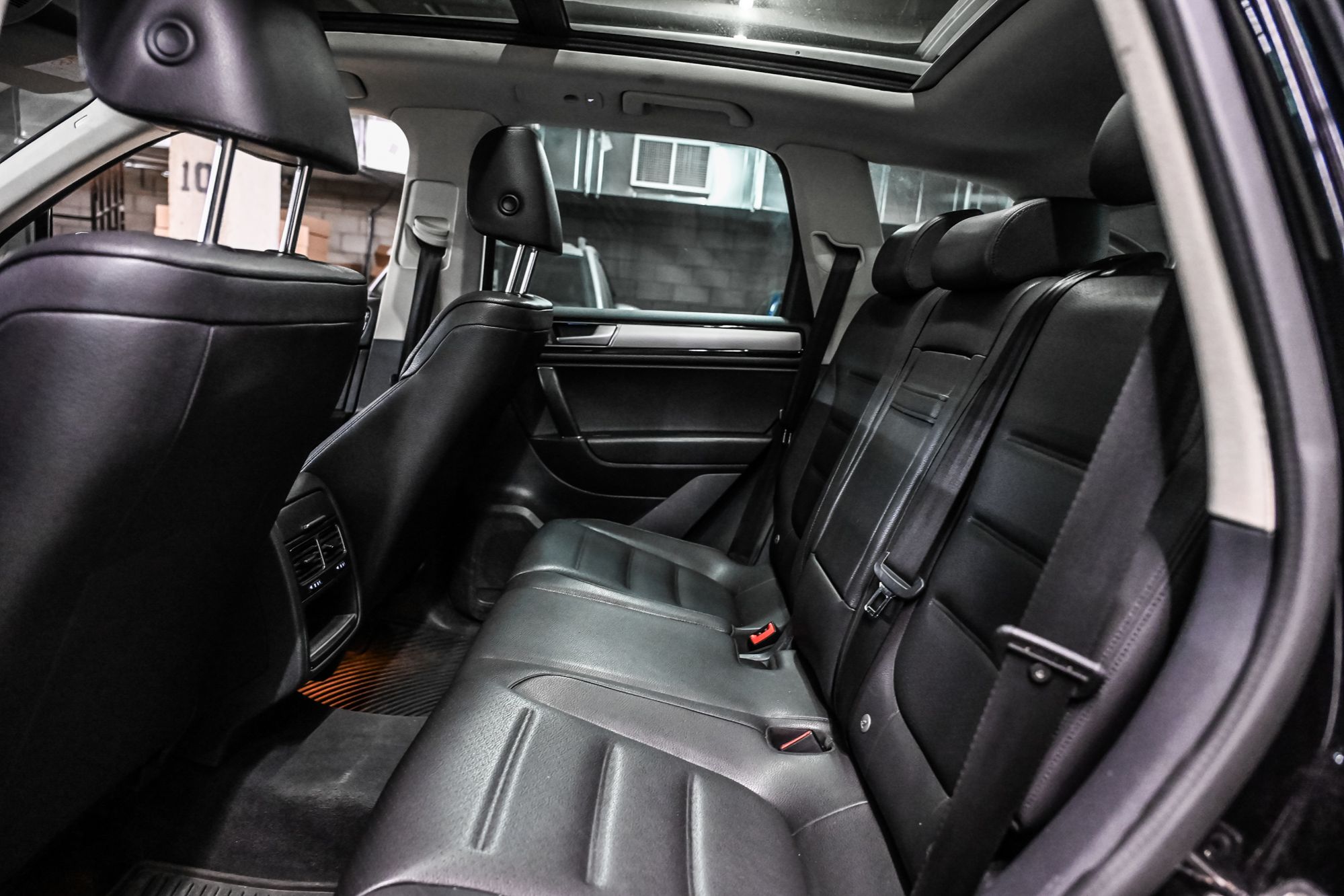 2017 Volkswagen Touareg in Dorval, Quebec