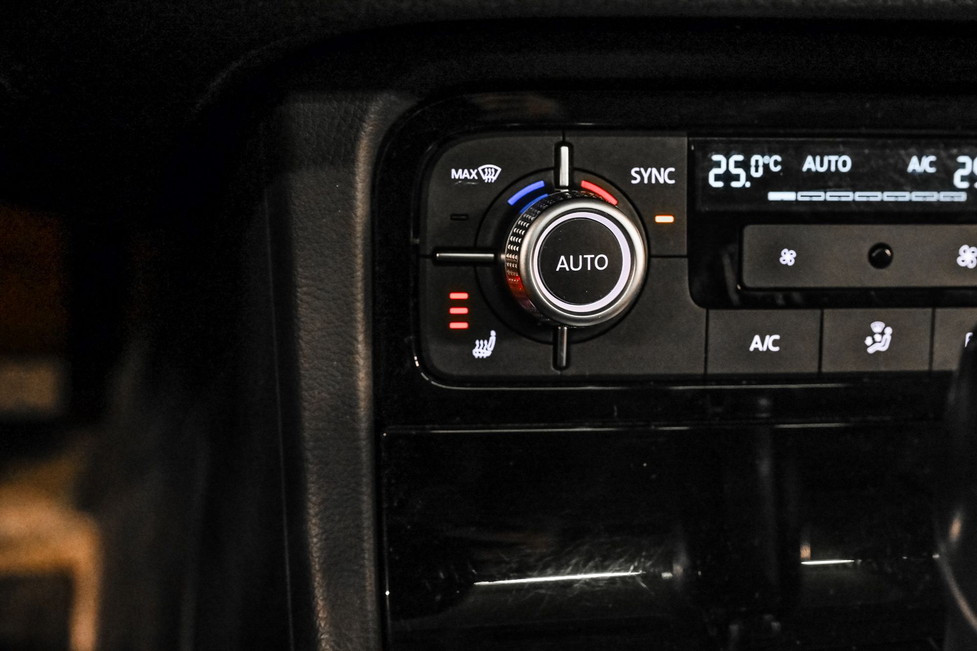 2017 Volkswagen Touareg in Dorval, Quebec