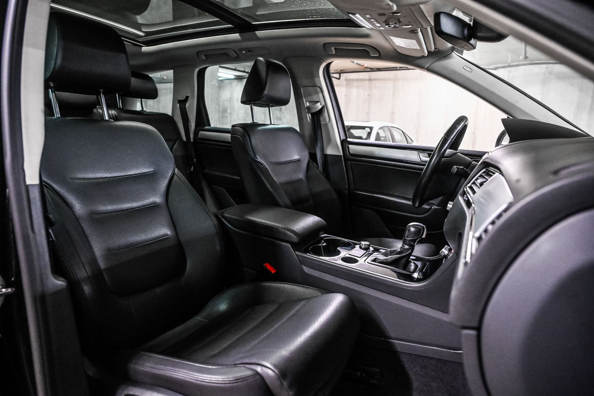 2017 Volkswagen Touareg in Dorval, Quebec