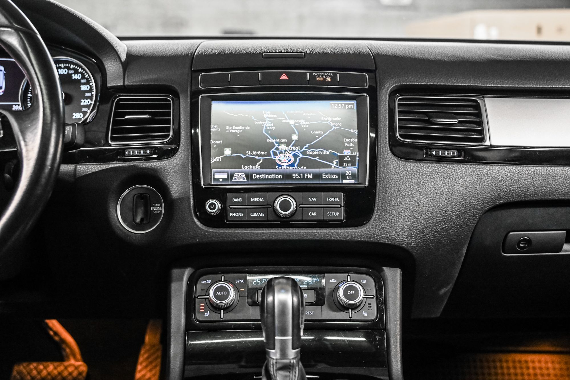2017 Volkswagen Touareg in Dorval, Quebec