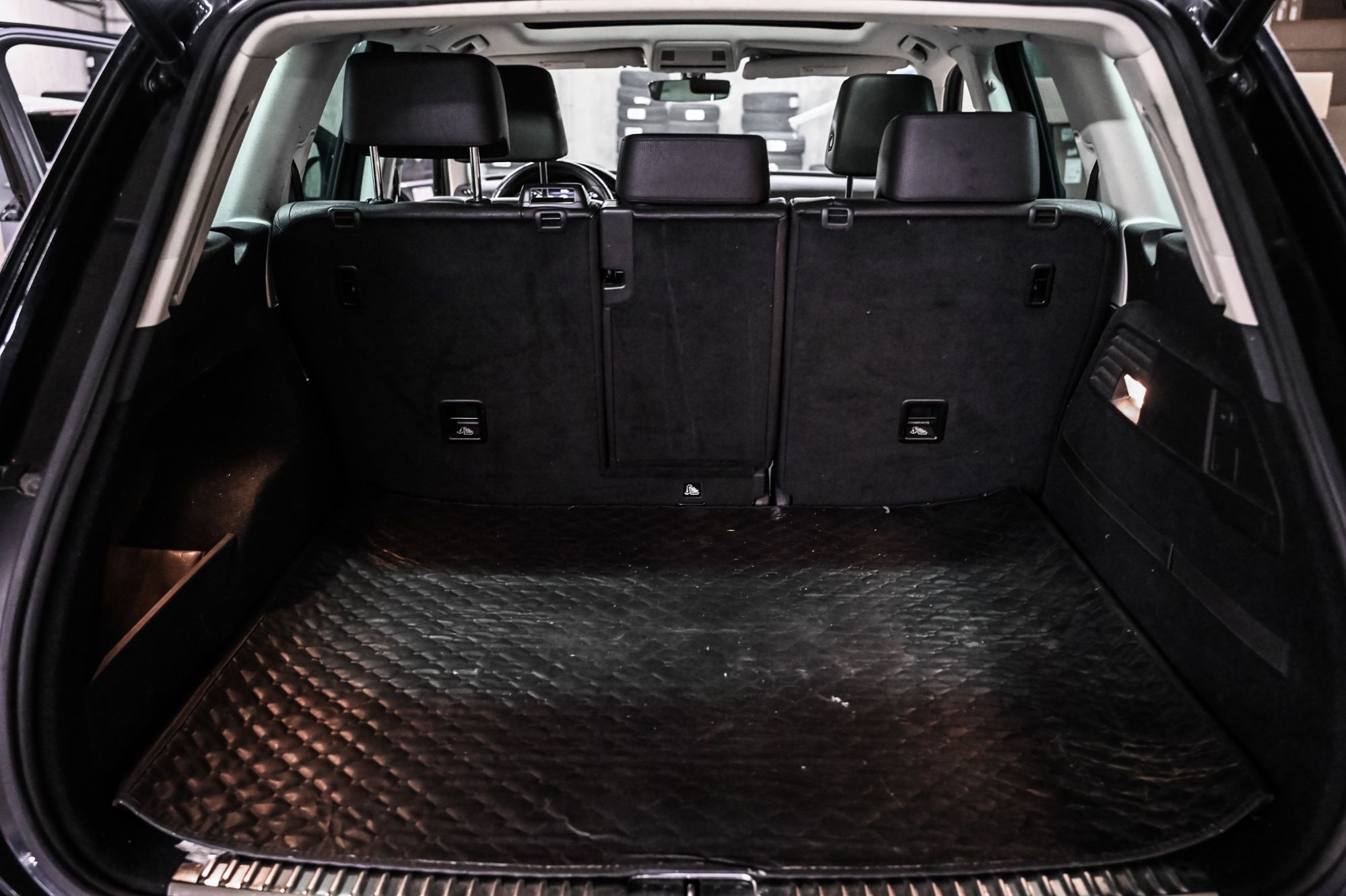 2017 Volkswagen Touareg in Dorval, Quebec