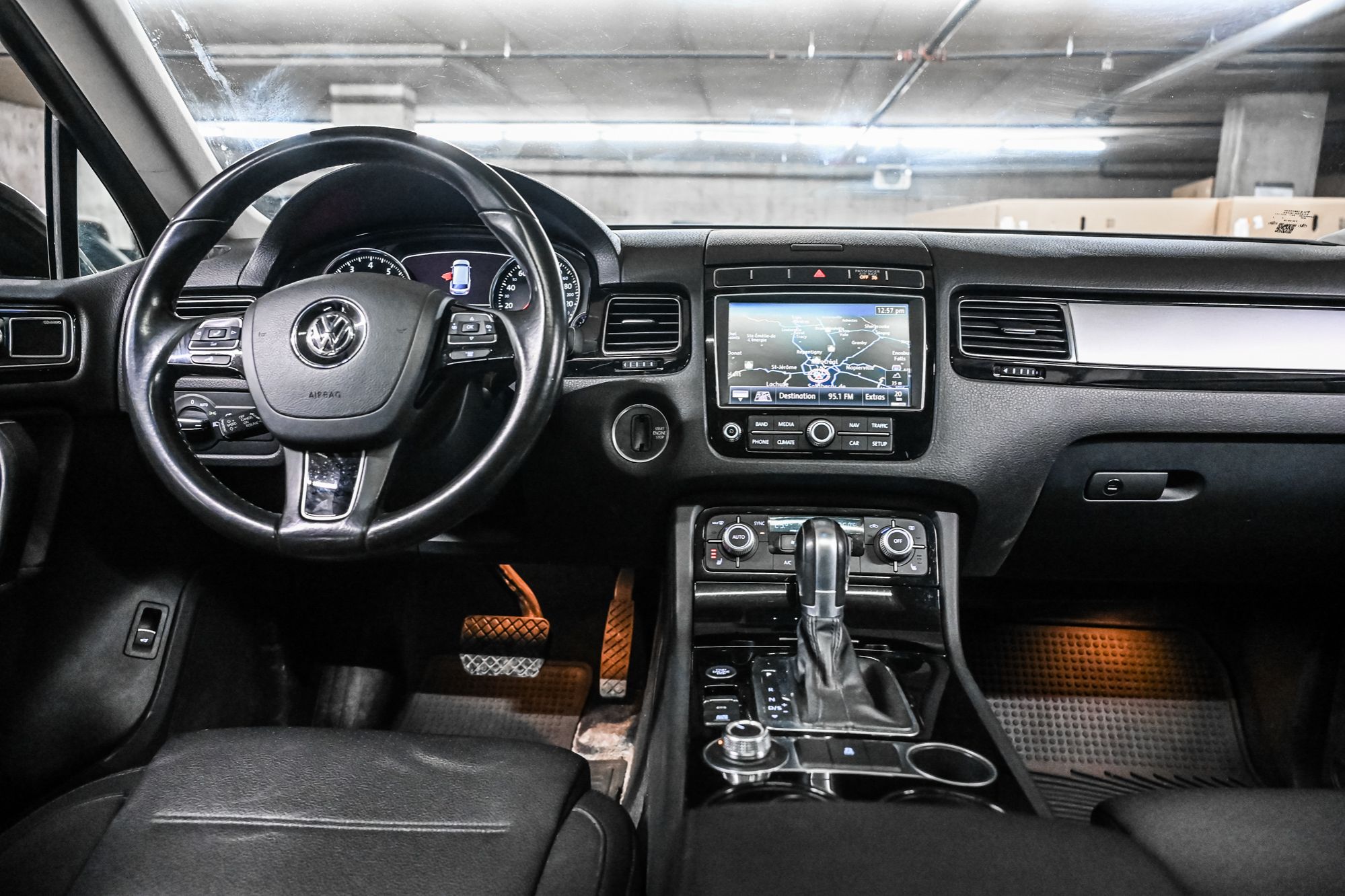 2017 Volkswagen Touareg in Dorval, Quebec