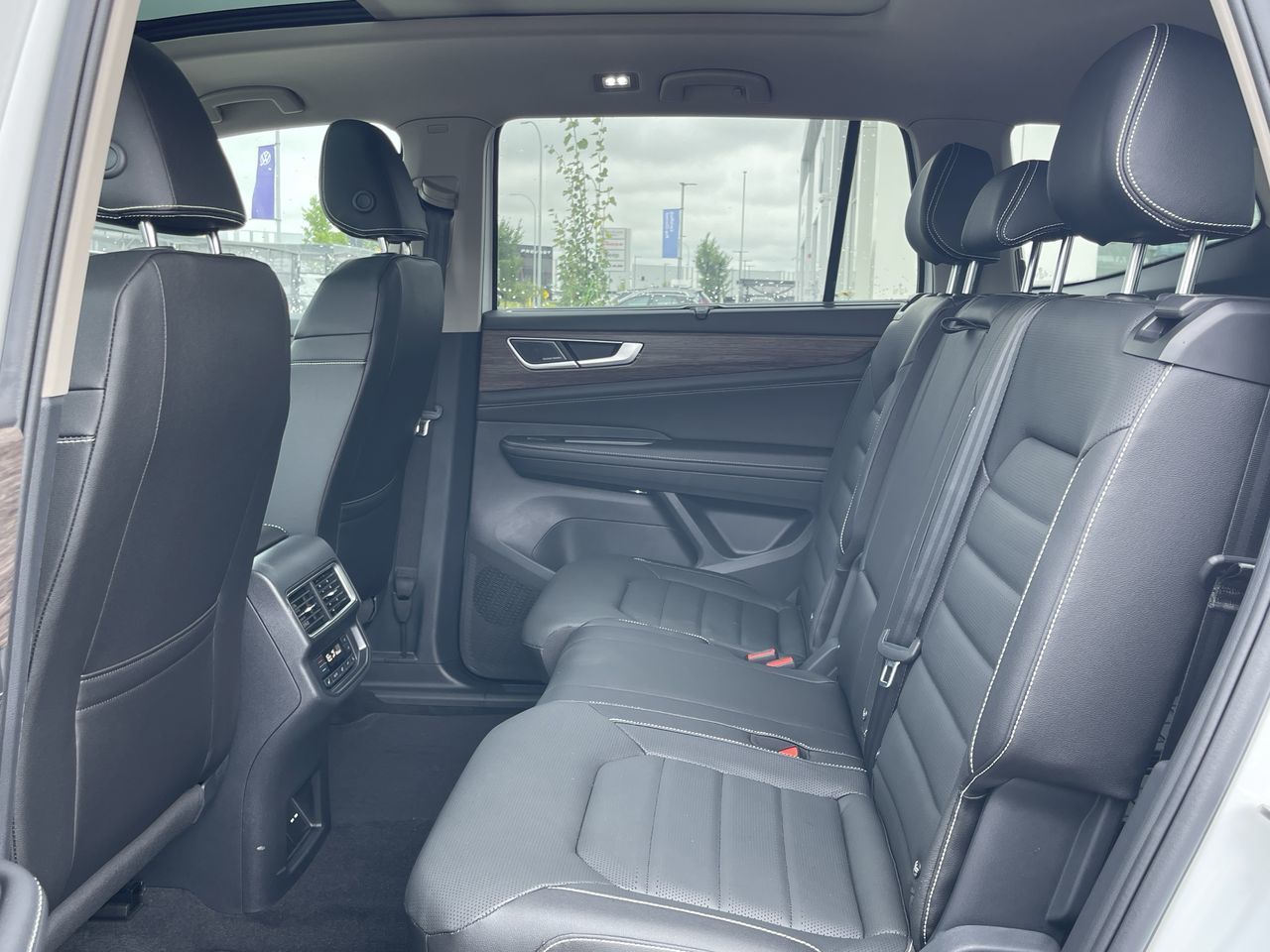 2025 Volkswagen Atlas in Dorval, Quebec