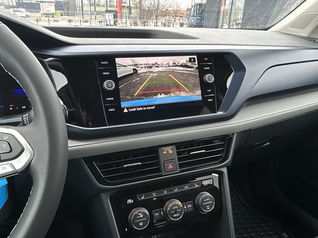 Volkswagen Taos  2024 à Dorval, Québec