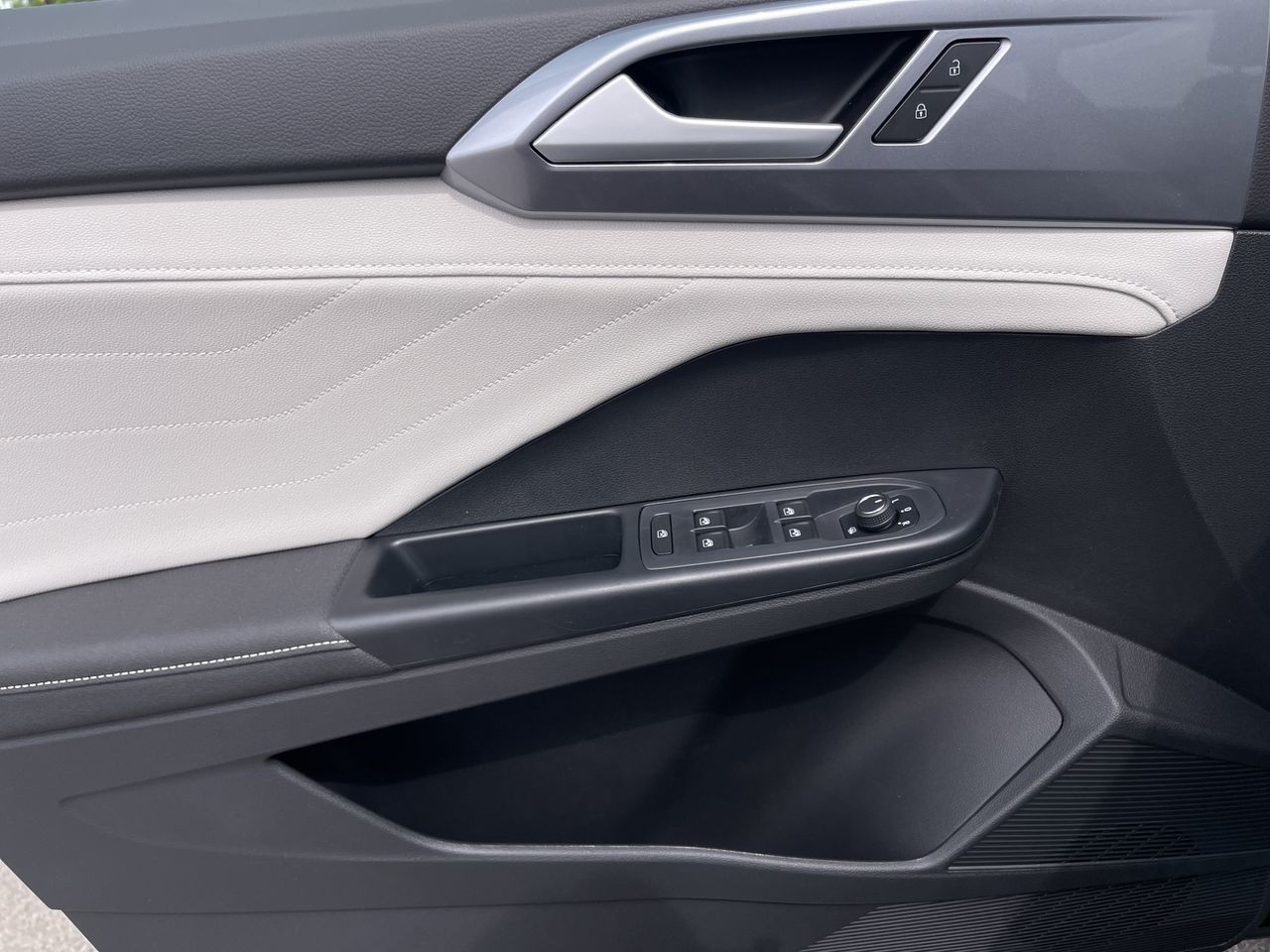 Volkswagen Taos  2025 à Dorval, Québec