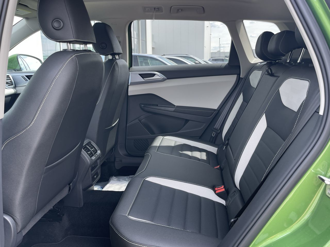 Volkswagen Taos  2025 à Dorval, Québec