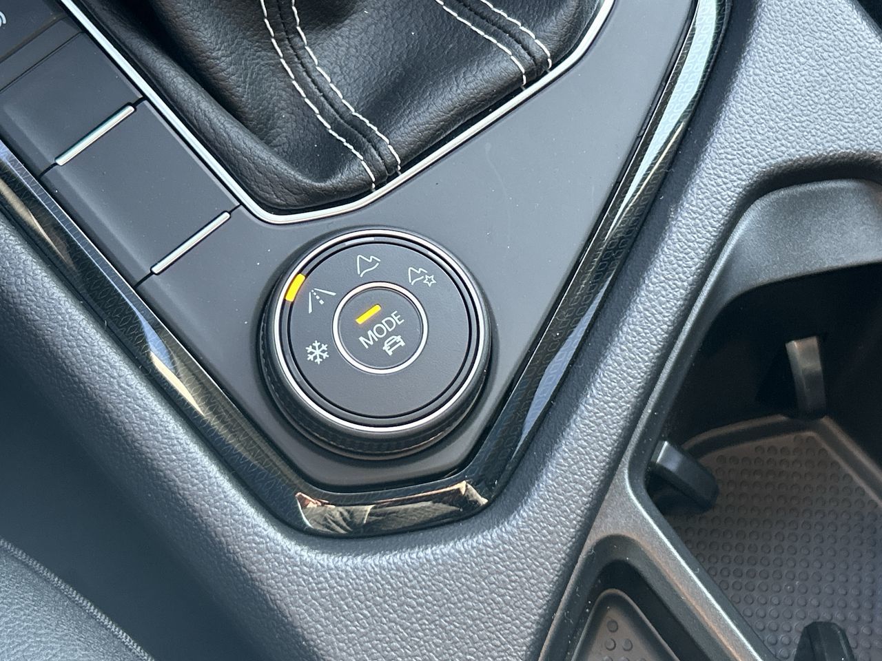 Volkswagen Taos  2025