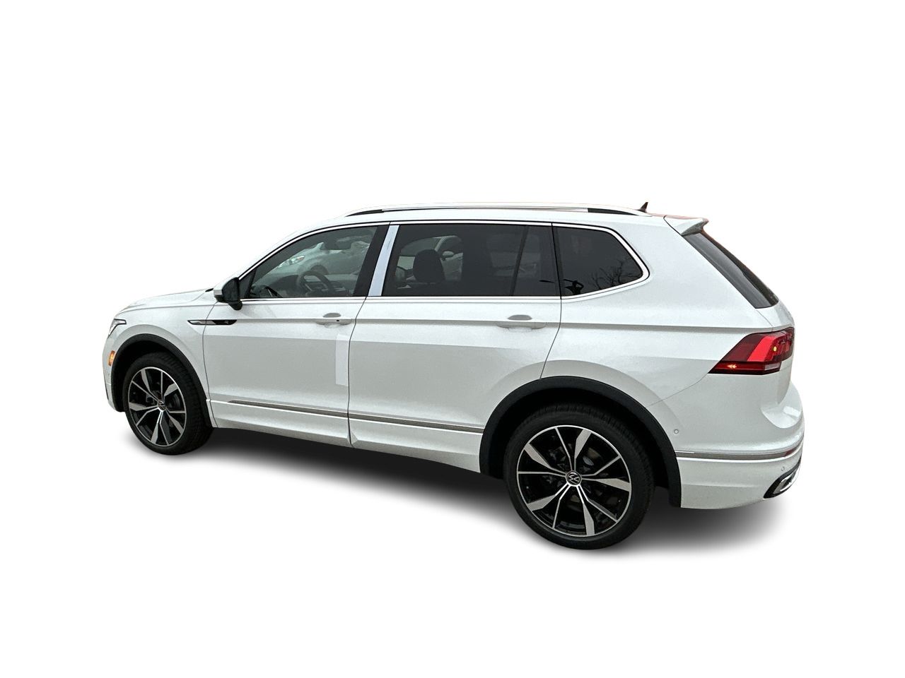 Photo 2024 Volkswagen Tiguan Highline R-Line 2.0T 8sp at w/Tip 4M #6
