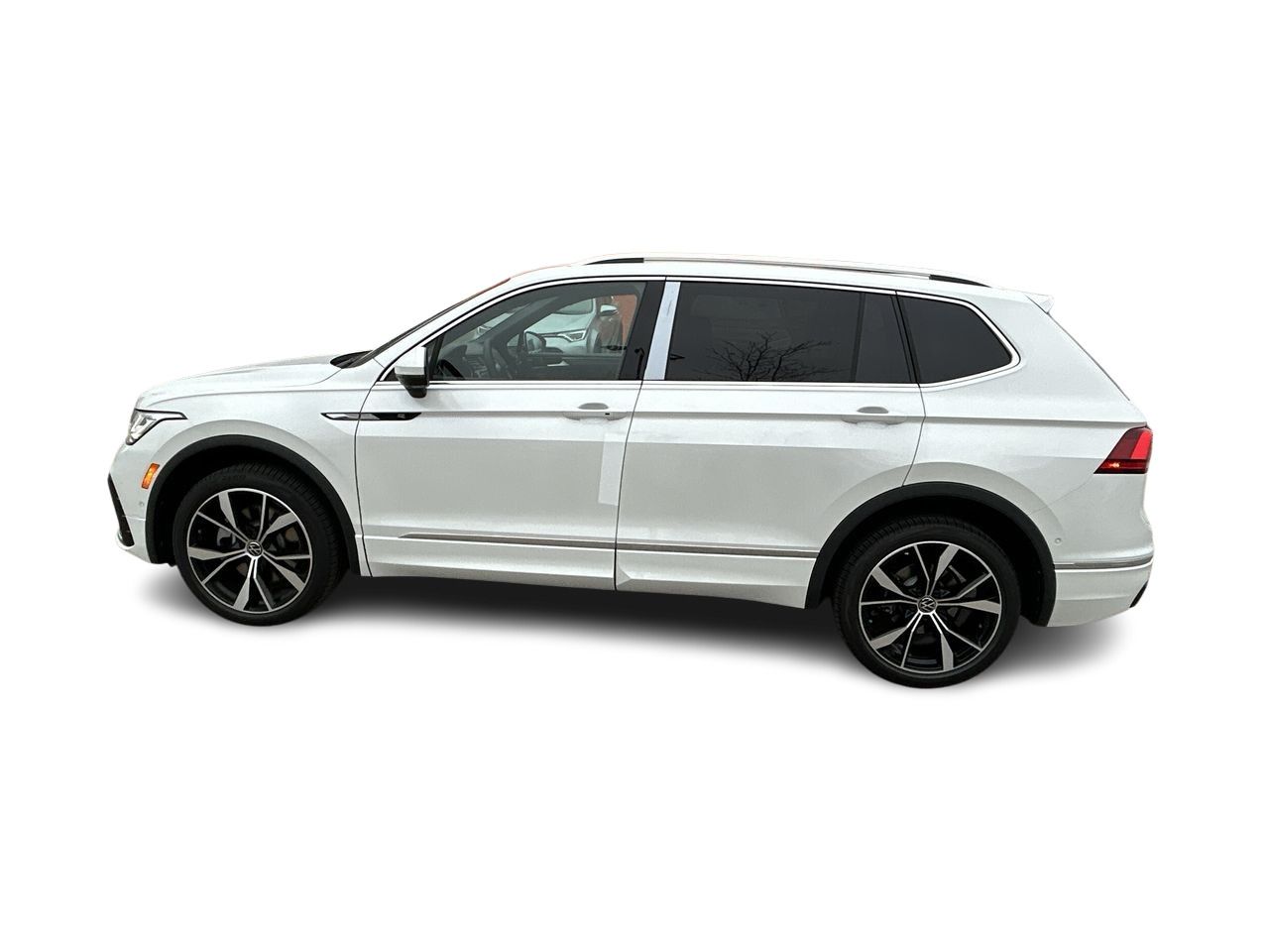 Photo 2024 Volkswagen Tiguan Highline R-Line 2.0T 8sp at w/Tip 4M #5