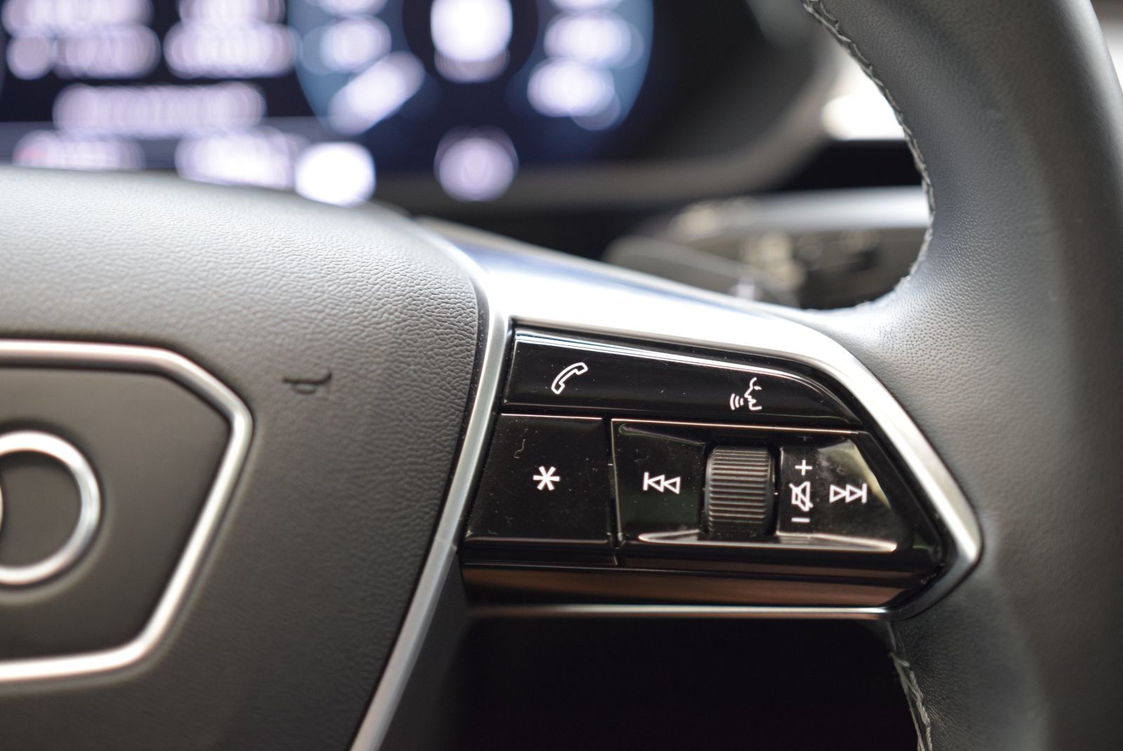 2022 Audi E-tron Sportback SPORTBACK+TECHNIK+BLACK PACK SPORTBACK+TECHNIK+BLACK PACK