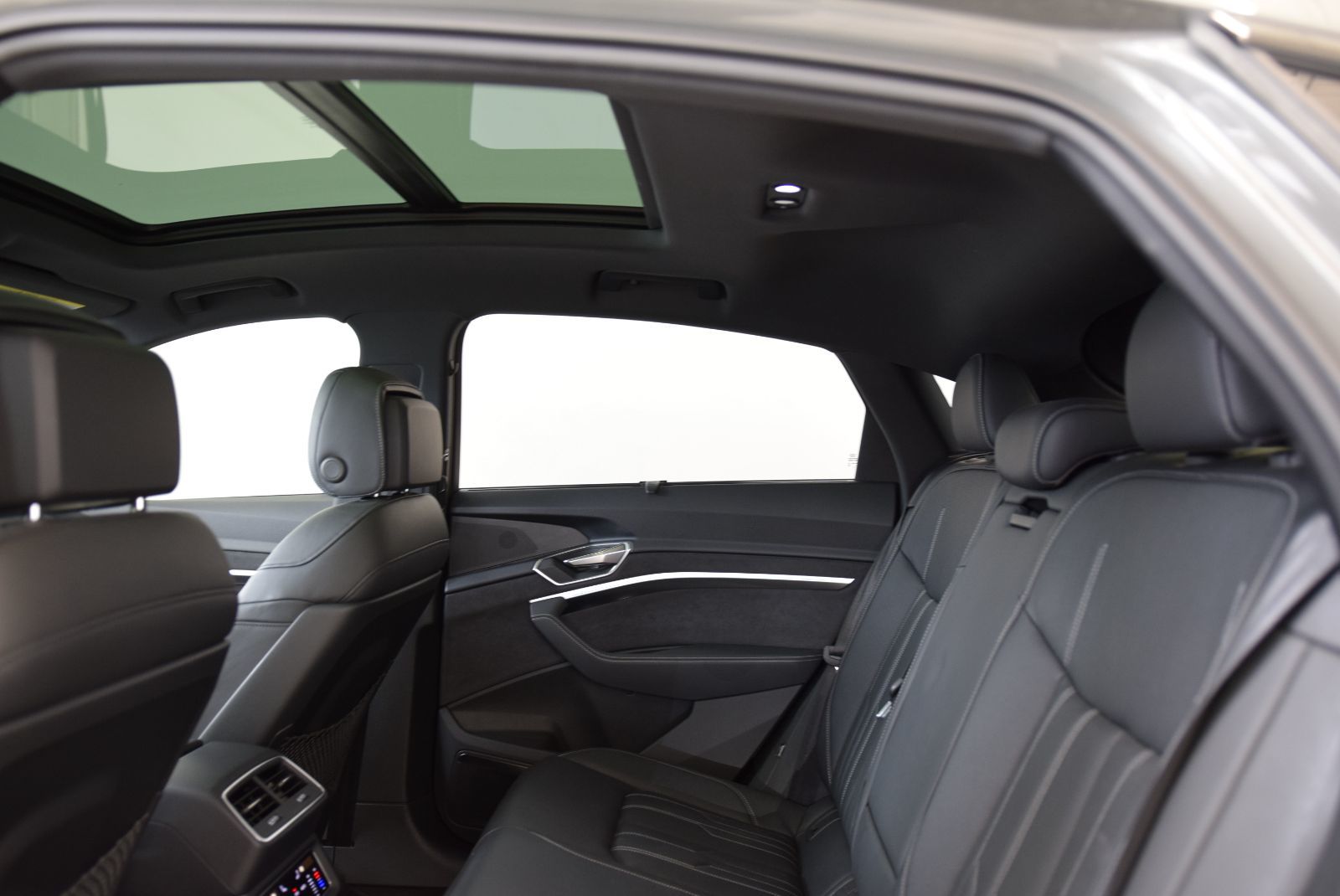 2022 Audi E-tron Sportback SPORTBACK+TECHNIK+BLACK PACK SPORTBACK+TECHNIK+BLACK PACK