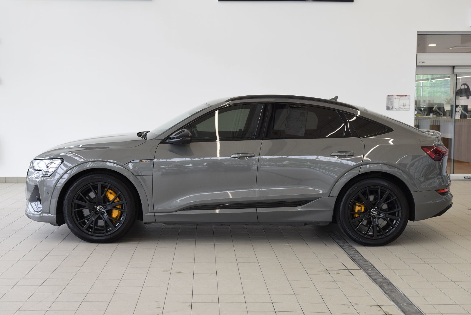 2022 Audi E-tron Sportback SPORTBACK+TECHNIK+BLACK PACK SPORTBACK+TECHNIK+BLACK PACK