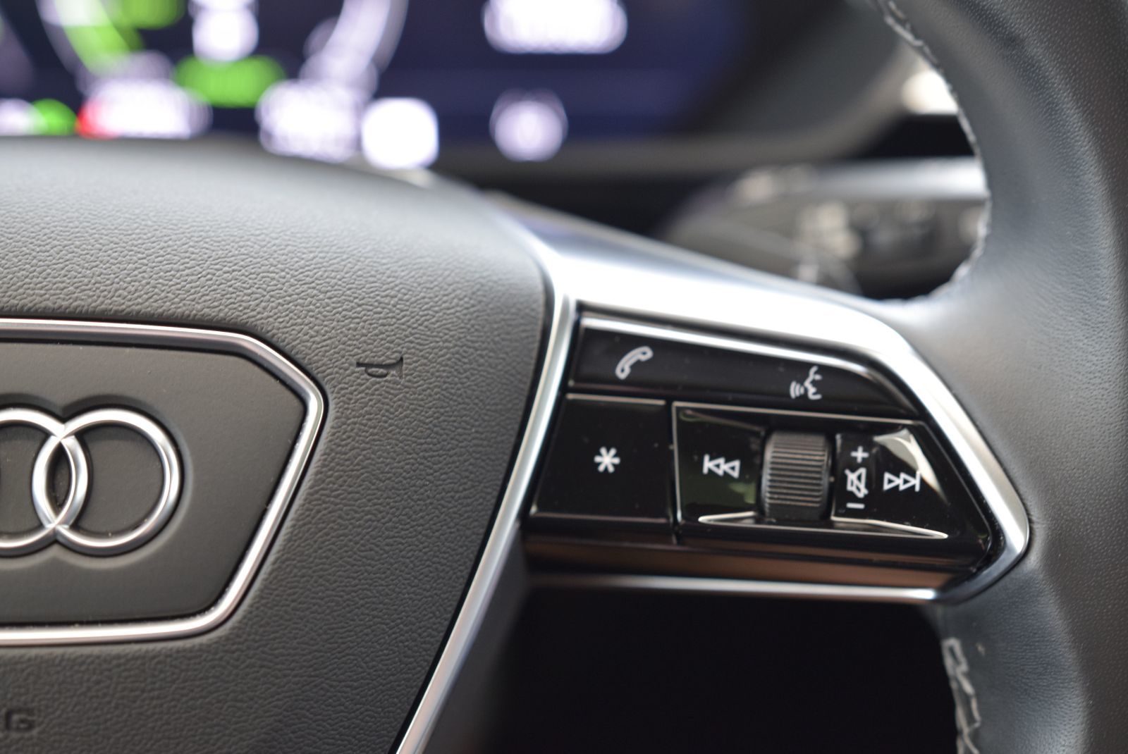 2022 Audi E-TRON TECHNIK+BLACK OPTIK+BAS KM TECHNIK+BLACK OPTIK+BAS KM