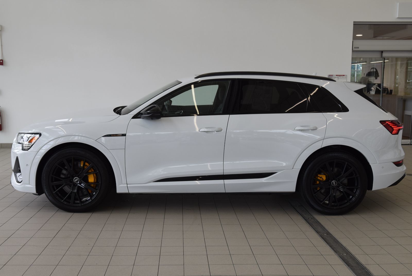 2022 Audi E-TRON TECHNIK+BLACK OPTIK+BAS KM TECHNIK+BLACK OPTIK+BAS KM