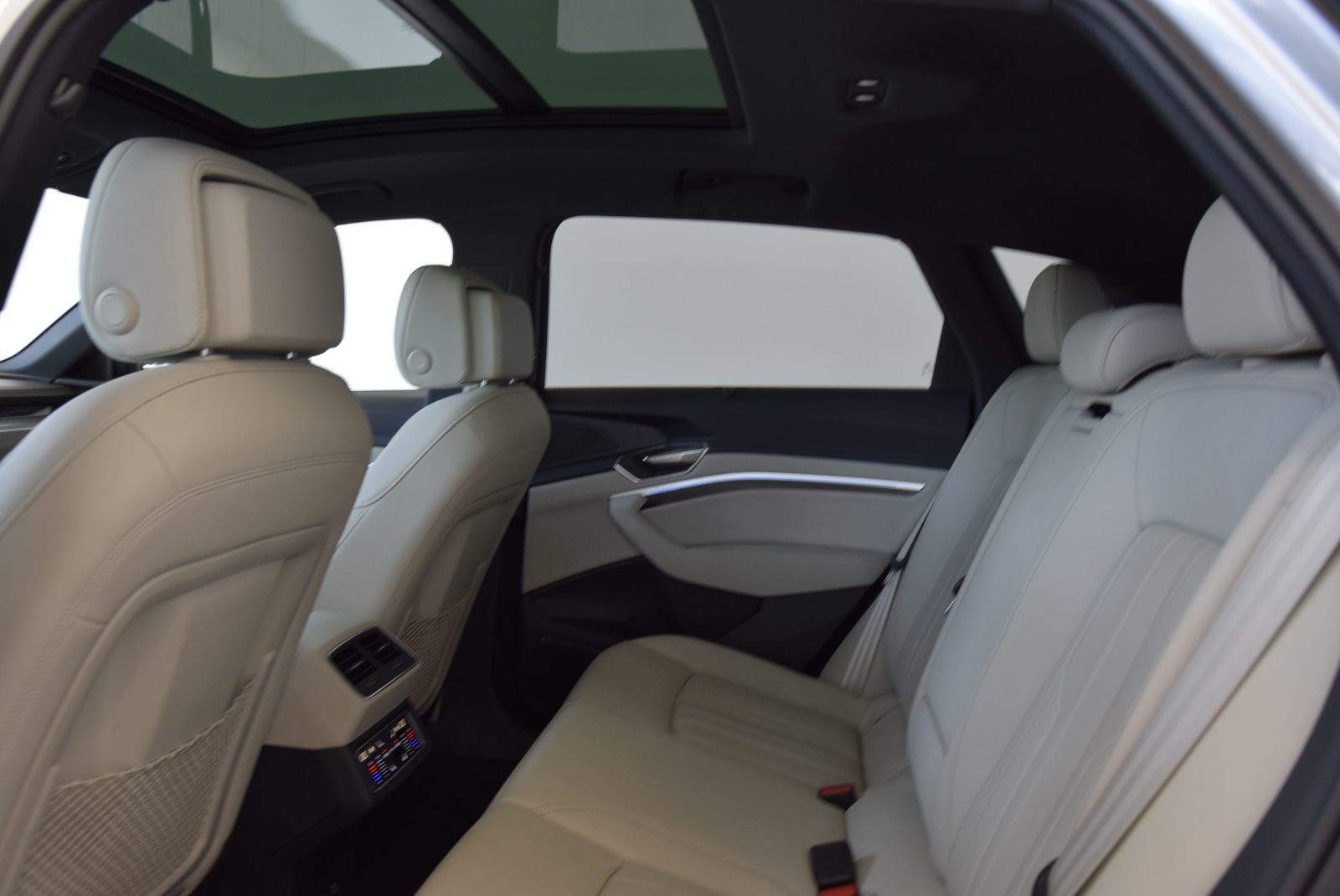 2022 Audi E-TRON TECHNIK+BLACK PACKAGE+LED TECHNIK+BLACK PACKAGE+LED